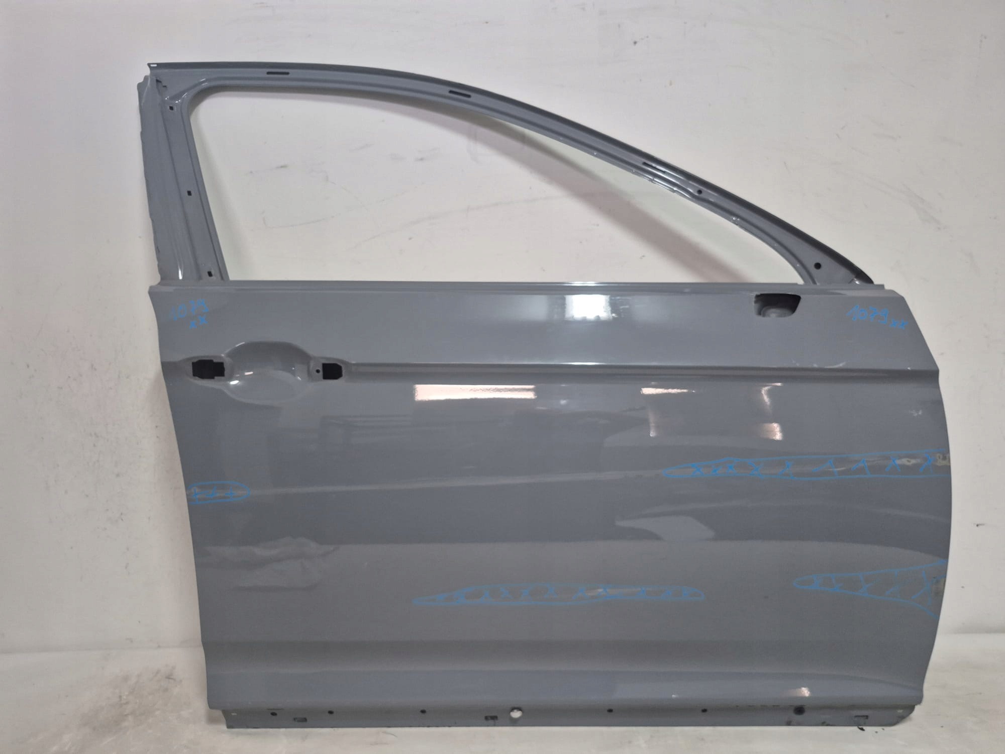 VW PASSAT B8 14-23 door front front right 3G0831312L