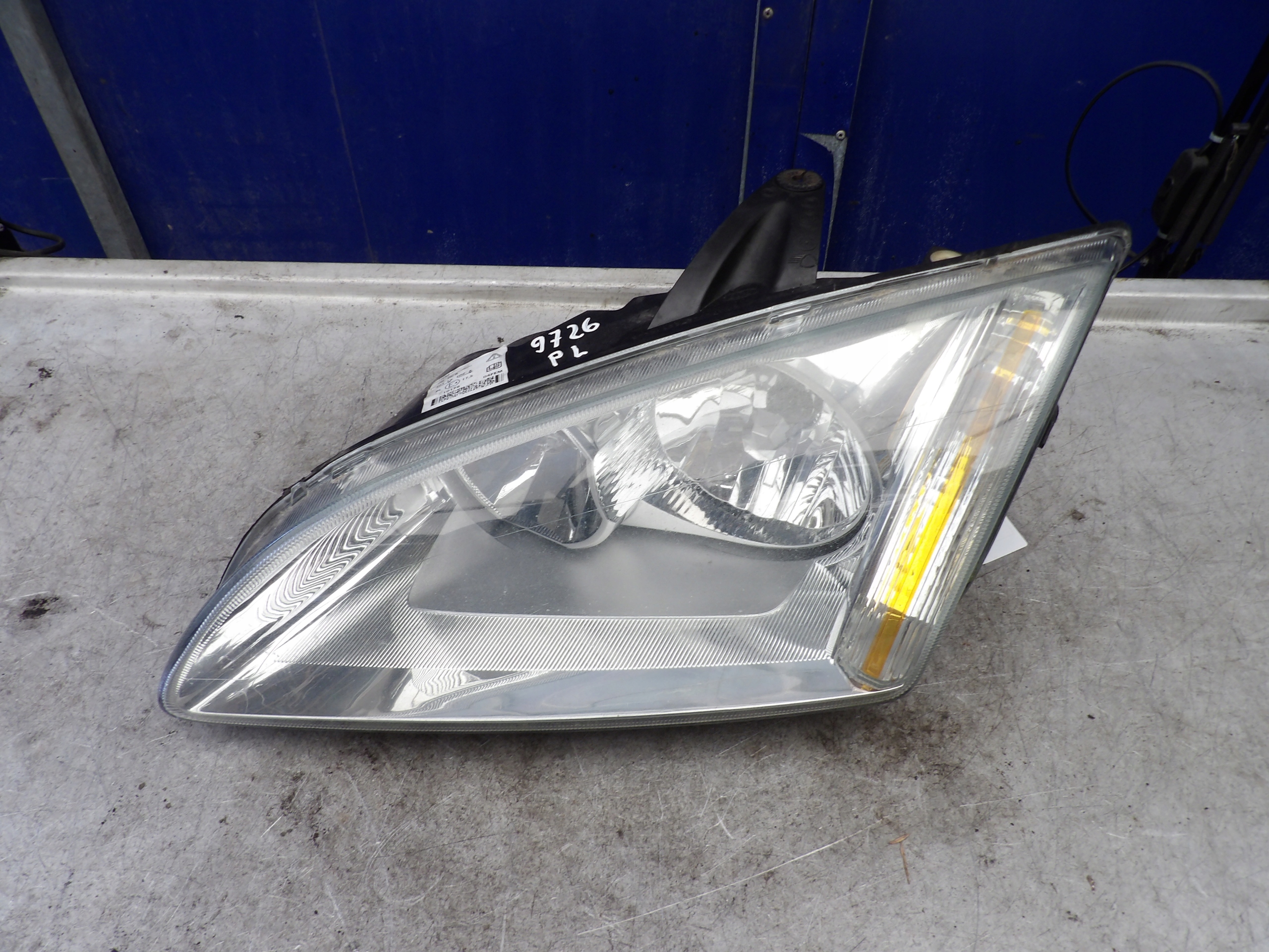 Ford Focus MK2 light front left