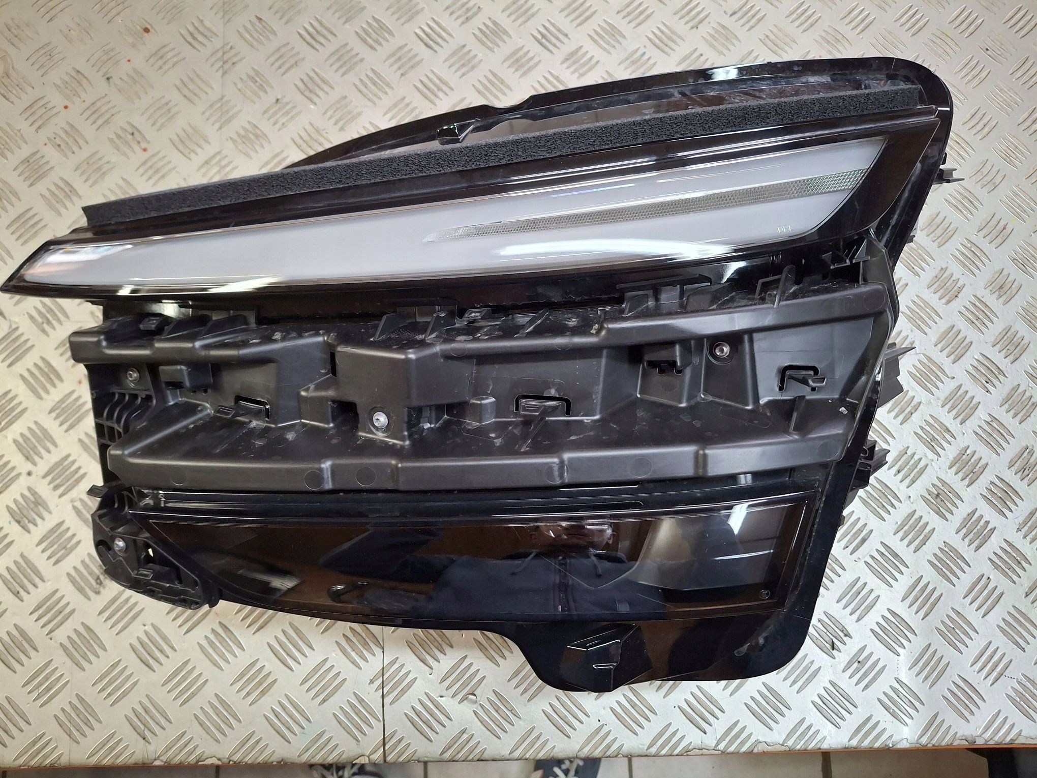 far lijeva prednja FULL LED TESLA Y JUNIPER 2024R->