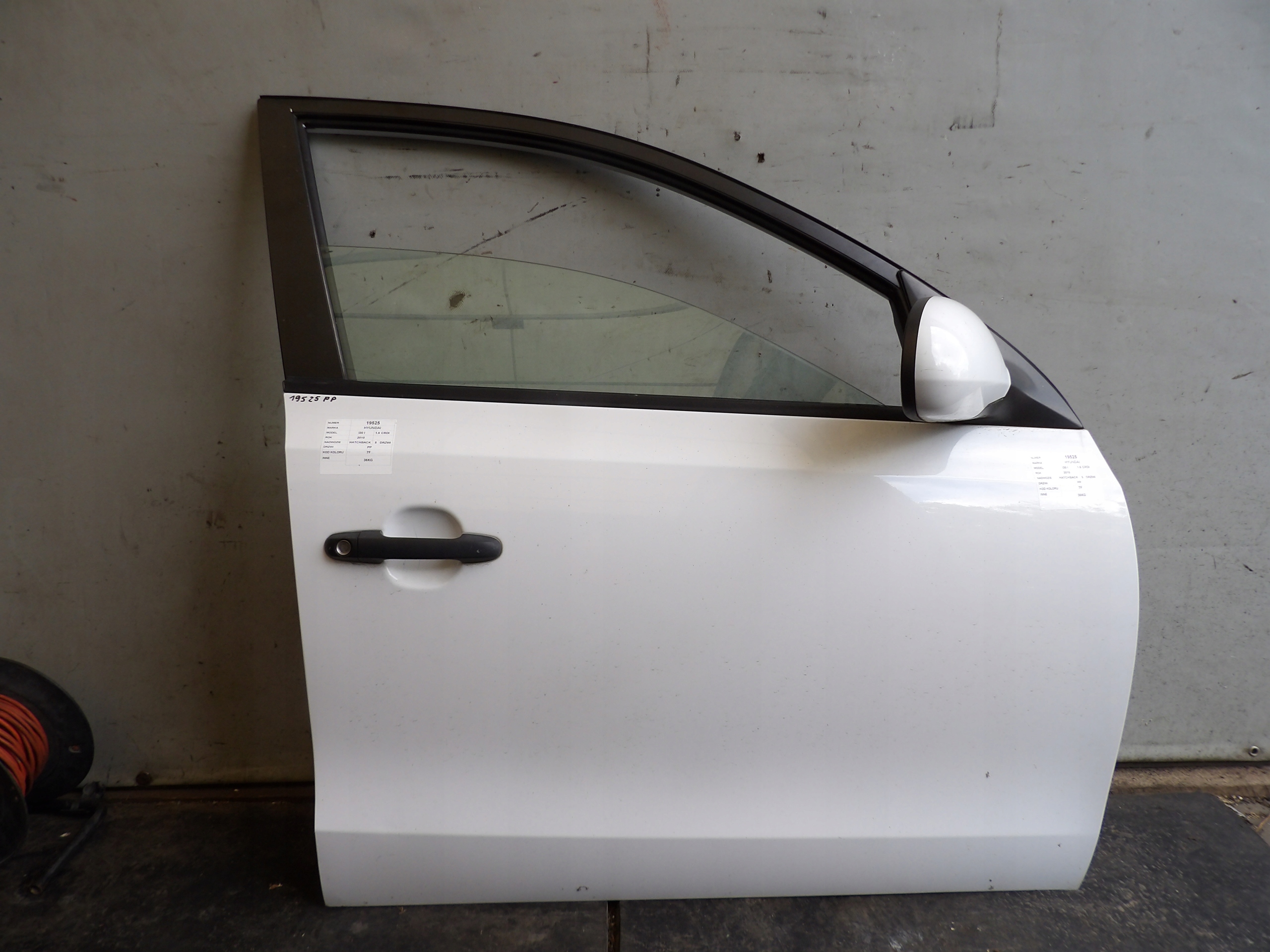 Hyundai i30 and door front right HB 5D lak. 7F