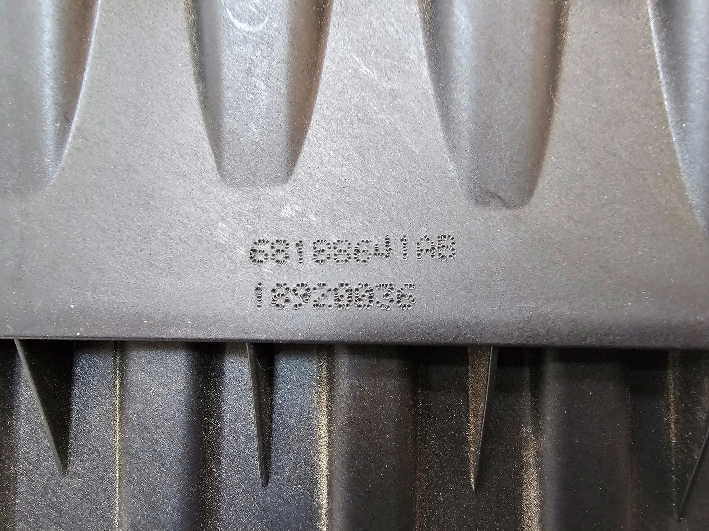 CHRYSLER PACIFICA 17- корпус салонного фильтра 3.6b 68188641AB америка