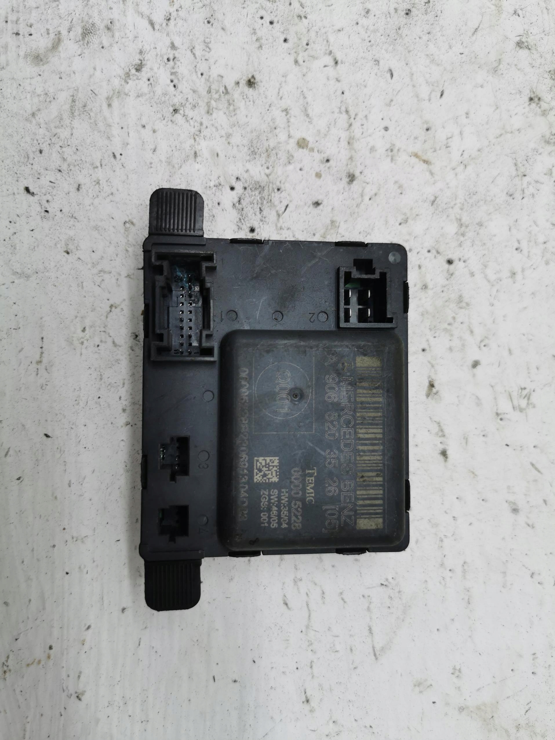 module door MERCEDES SPRINTER W906 A9068203526