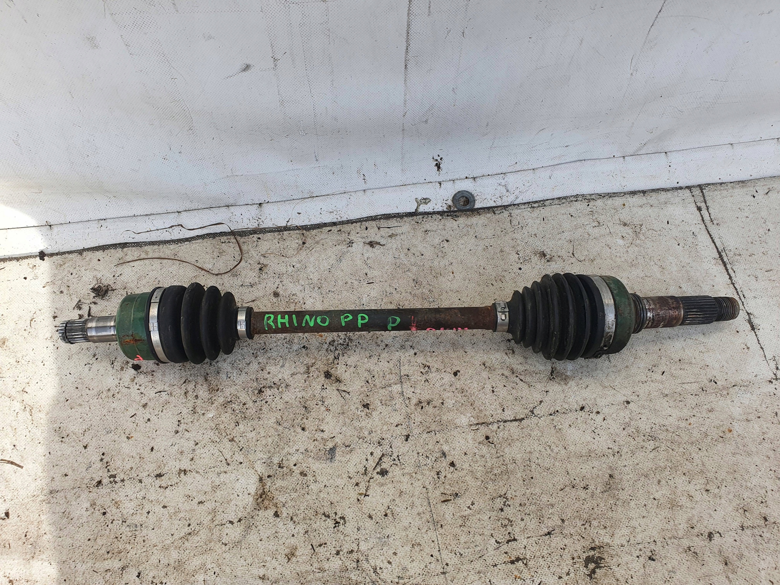 YAMAHA RHINO PÓŁOŚ PÓŁOŚKA PRAWY PRZÓD PRZEDNIA