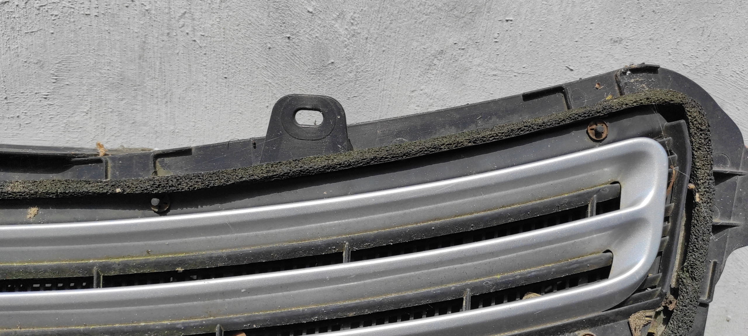 Audi A2 front grid wentylacyjna bonnets 8Z0819915