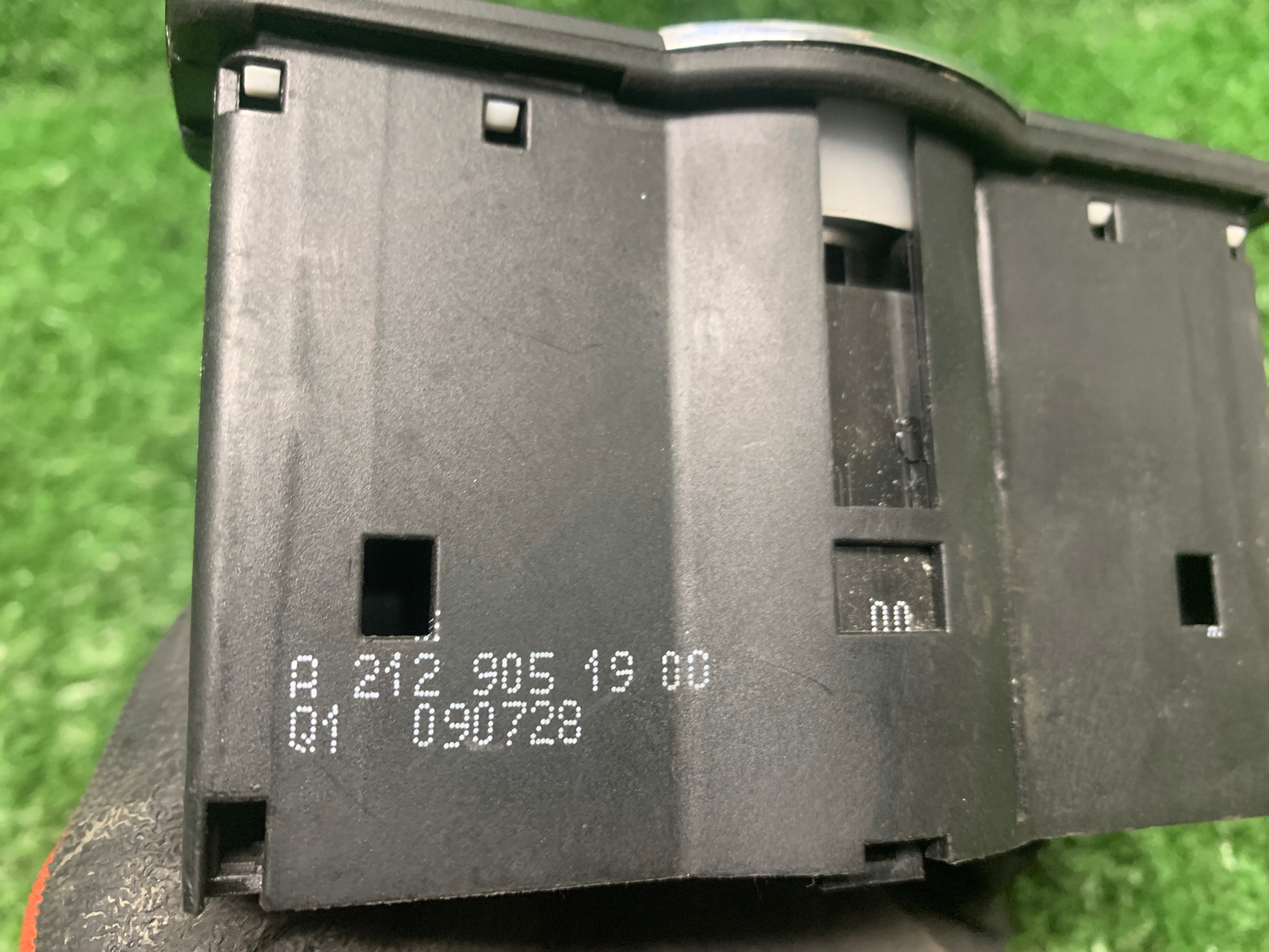 interruttore comando luci MERCEDES W212 A2129051900