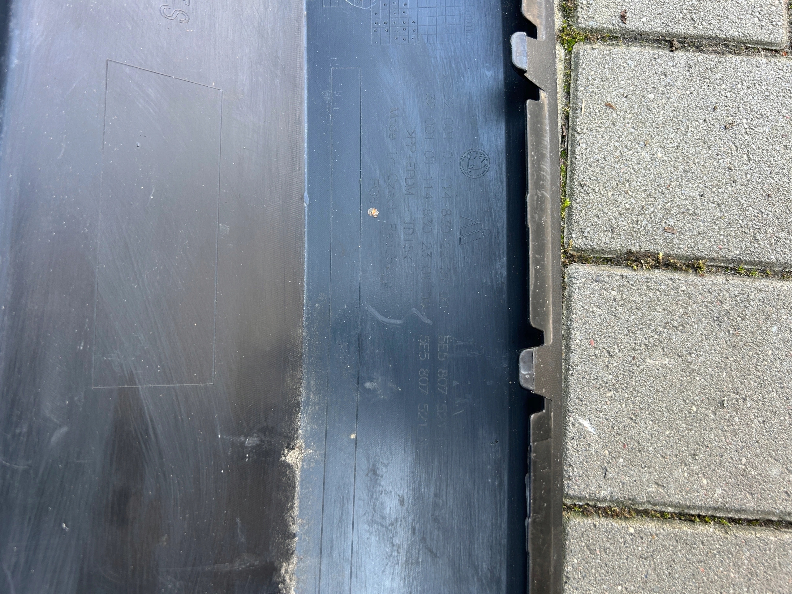 SKODA OCTAVIA III SPOILER der Stoßstange heck 5E5807521M