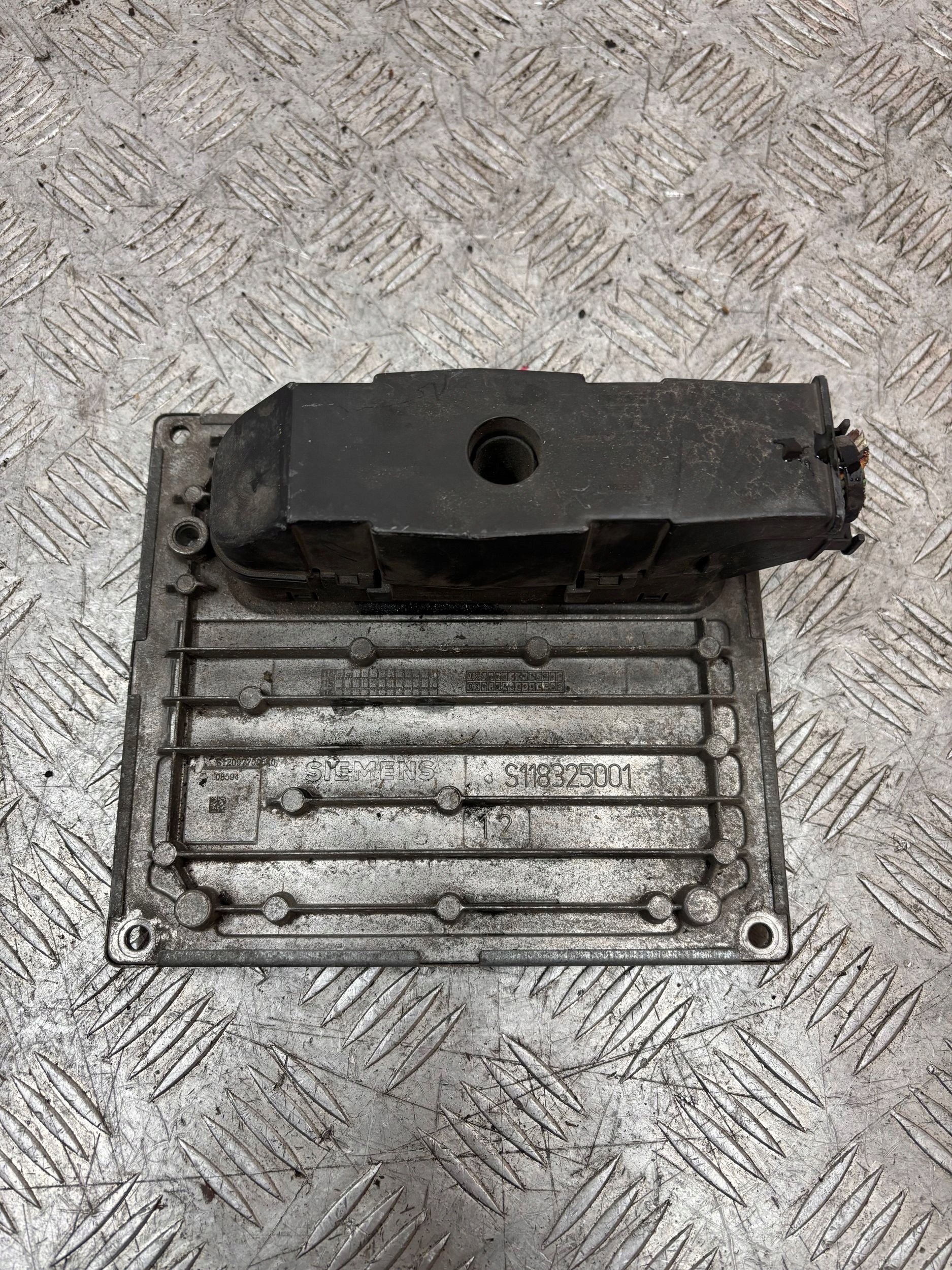 control unit of the engine computer FORD FIESTA MK6 1.4 4S61-12A650-CB