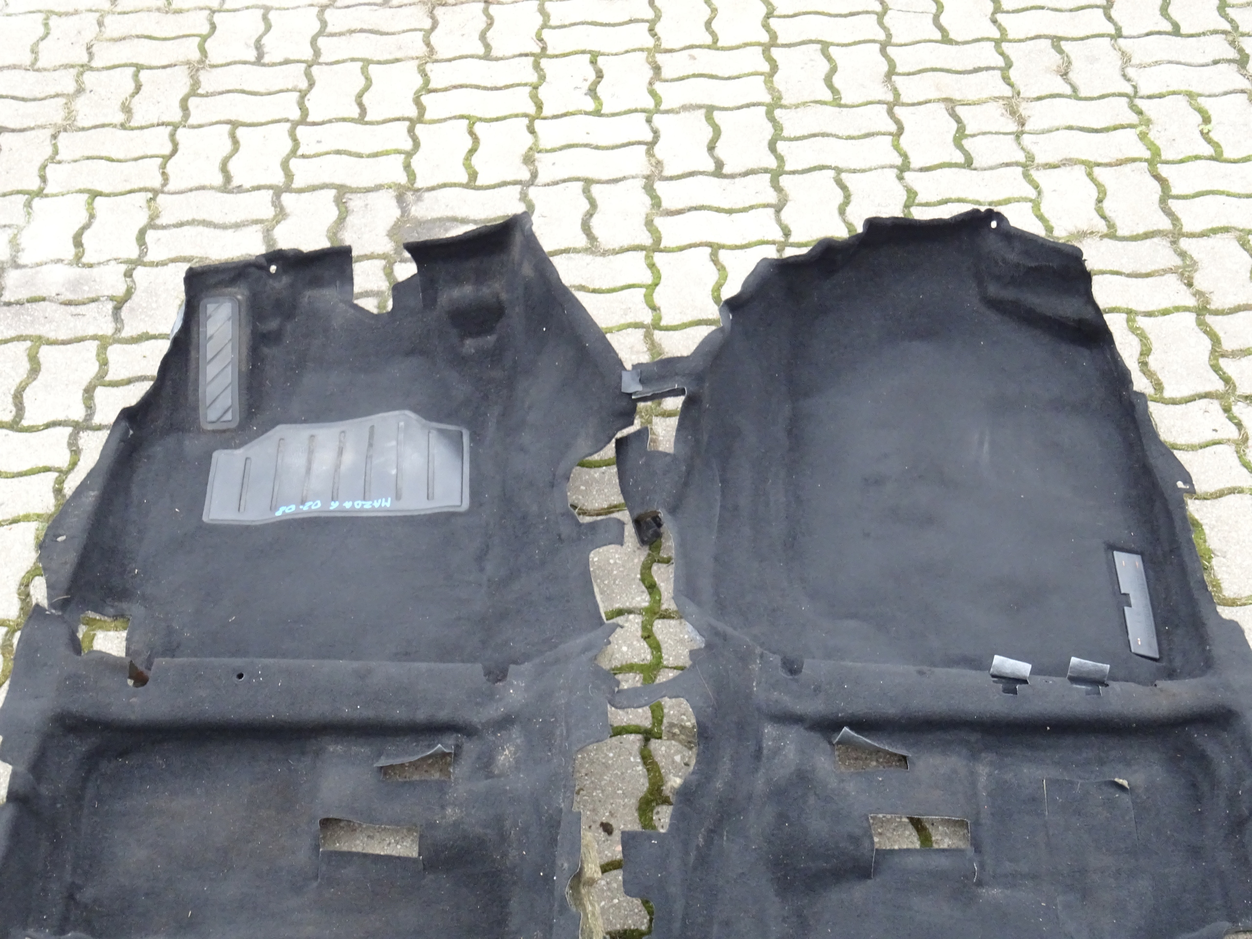 DYWAN WYKLADZINA PODLOGA MAZDA 6 I 2002- 2008 Producent części Mazda OE