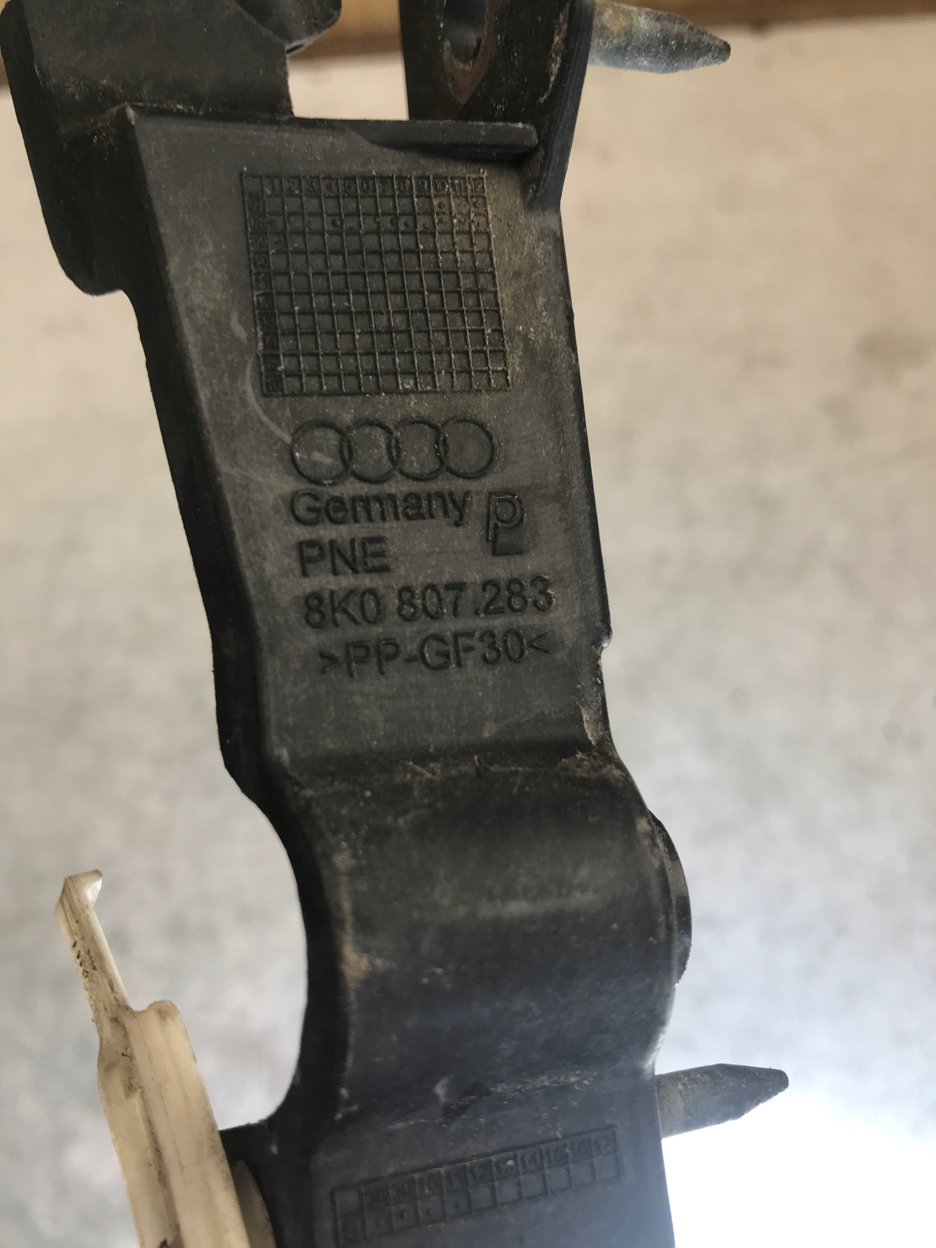 bumper bracket left front AUDI A4 B8 8K0807283