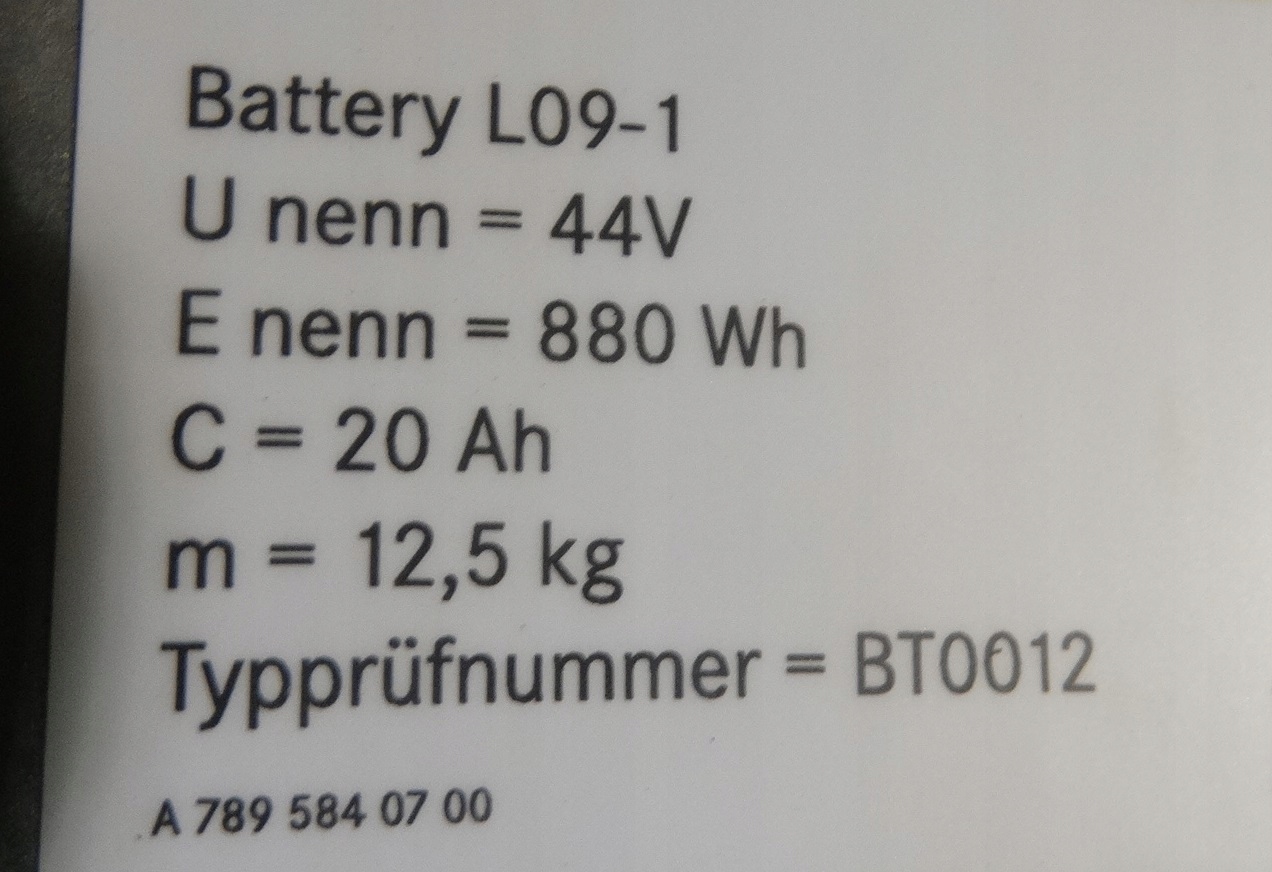 IDEAL AKUMULATOR ROZRUCHOWY HYBRYD MERCEDES W205 1