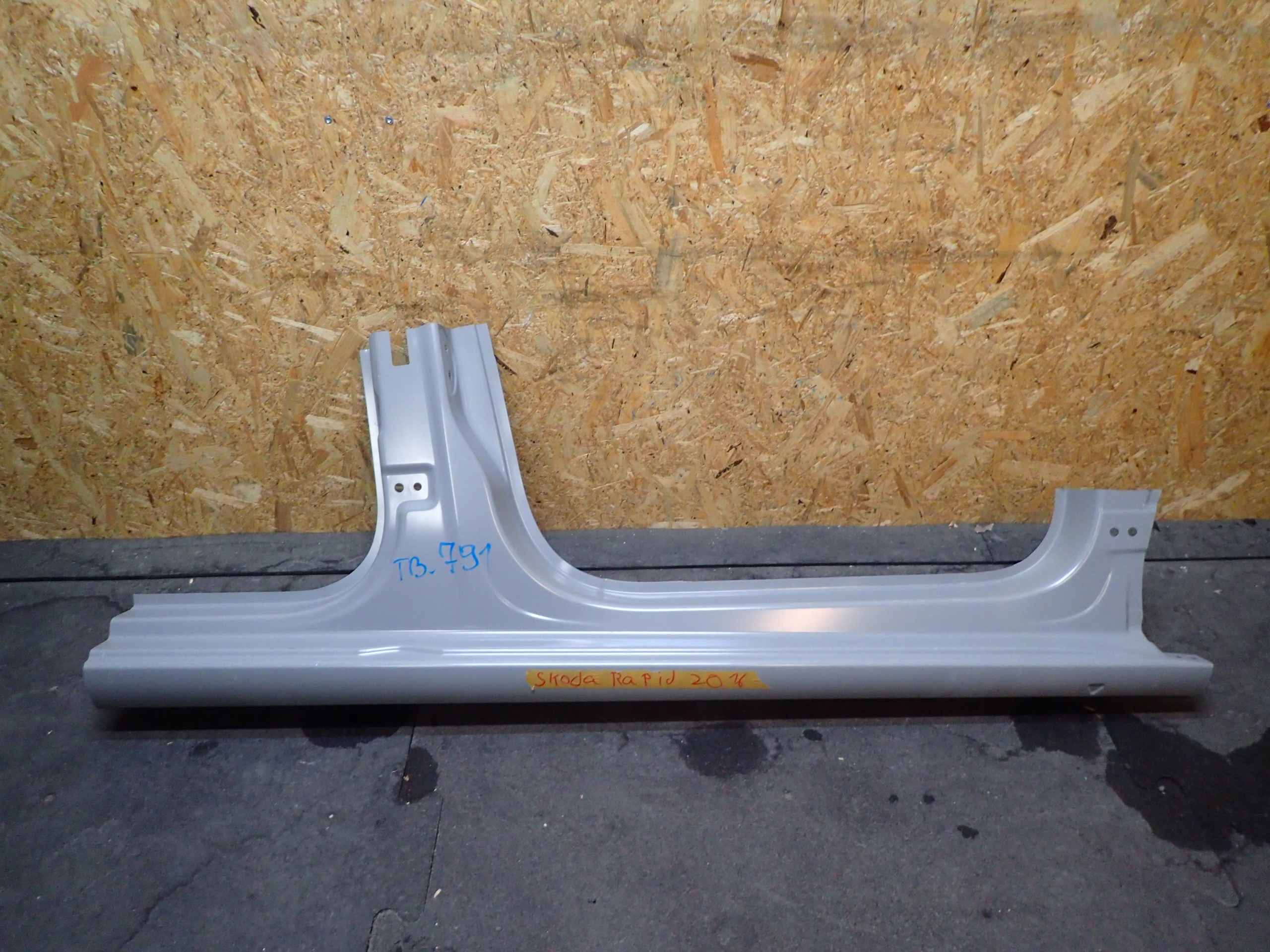 threshold right SKODA RAPID