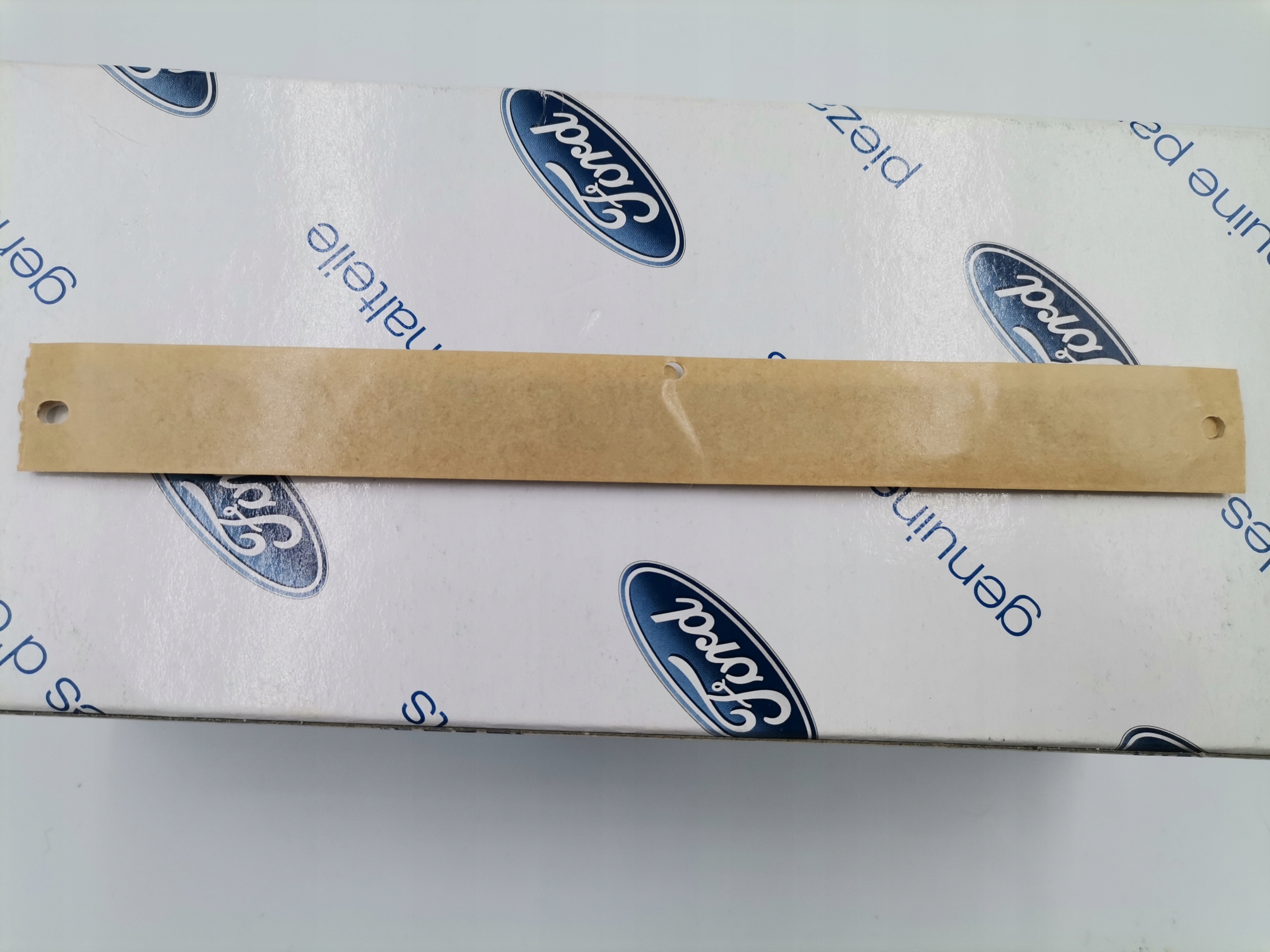 EMBLEMAT NAPIS TITANIUM TYŁ MONDEO 14- FOCUS 14-OE Marka Ford