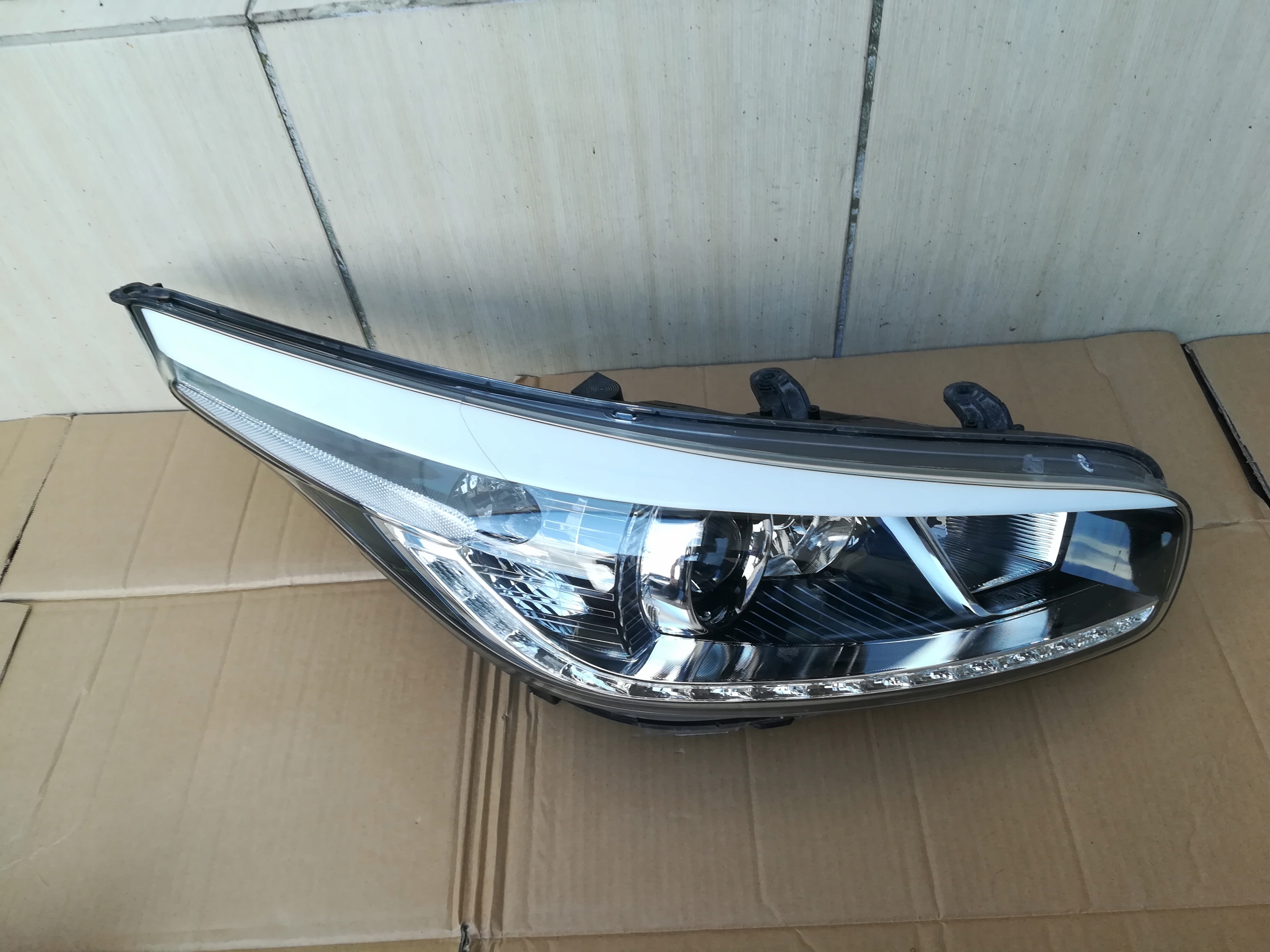 LAMPA PRZÓD PRAWA KIA CEED II 12-17 LED OE