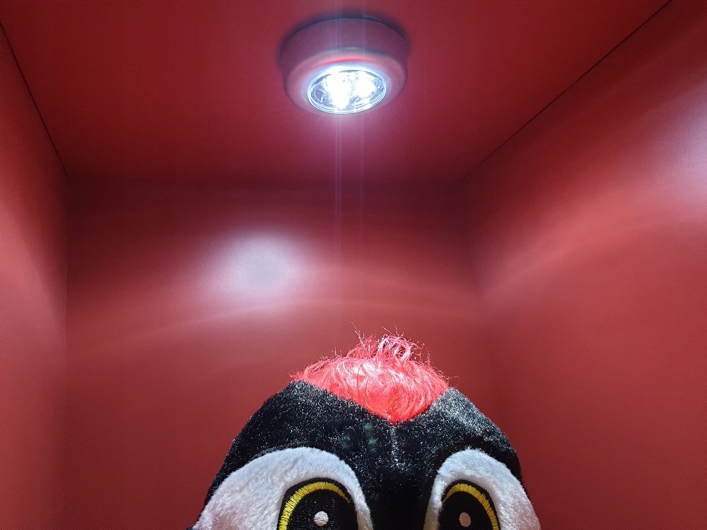 LAMPKA LED 3xAAA przyklejana DO REGAŁU Marka Aptel