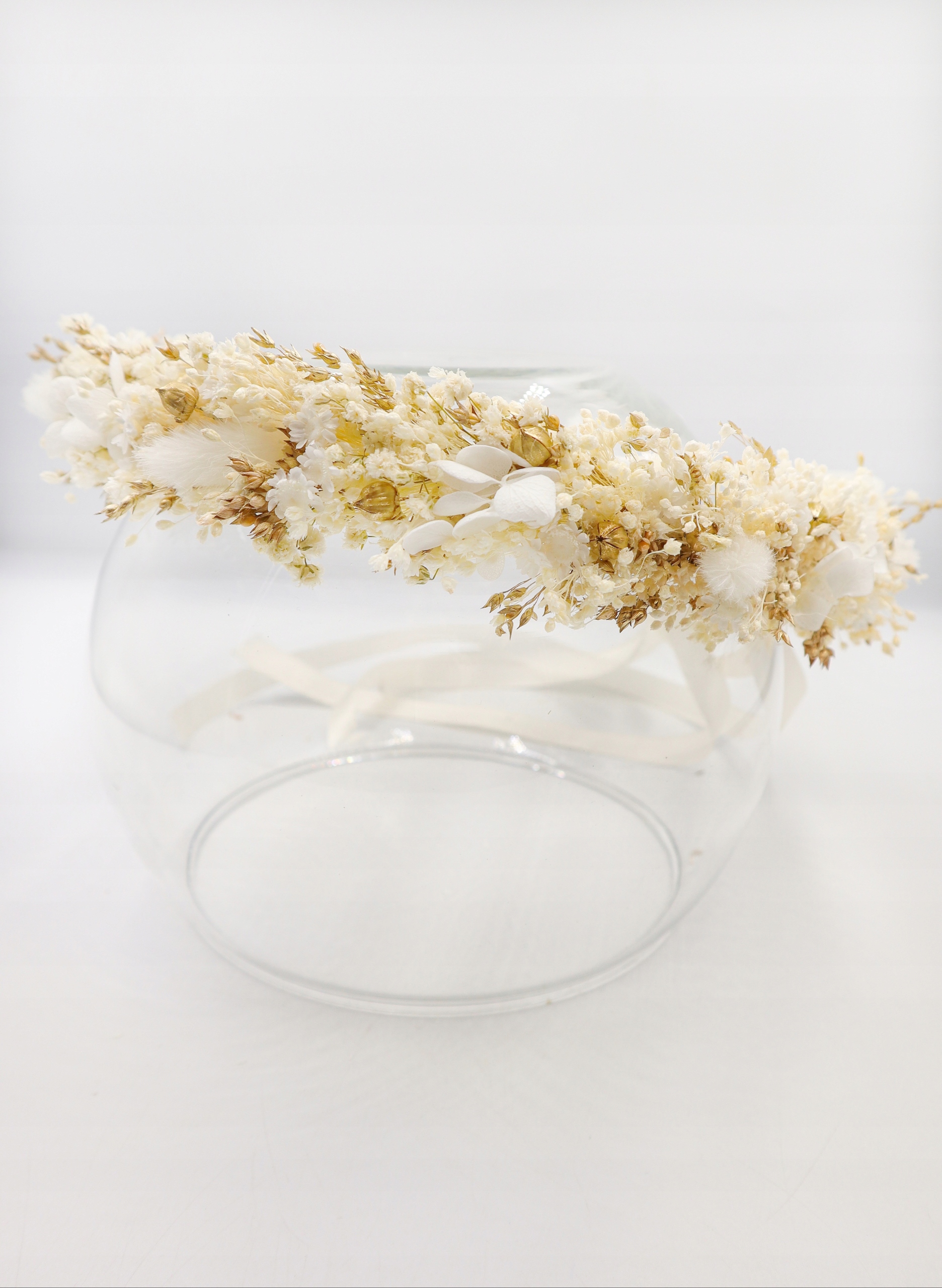 Věnec na hlavu ze sušených květin a trávy