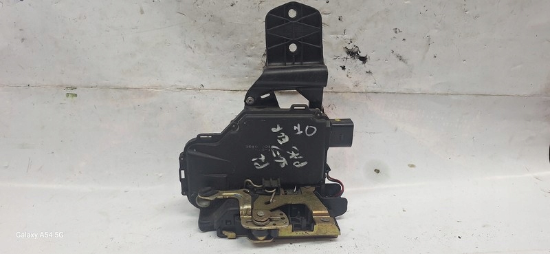 lock door VW PASSAT 97- left front 117626101
