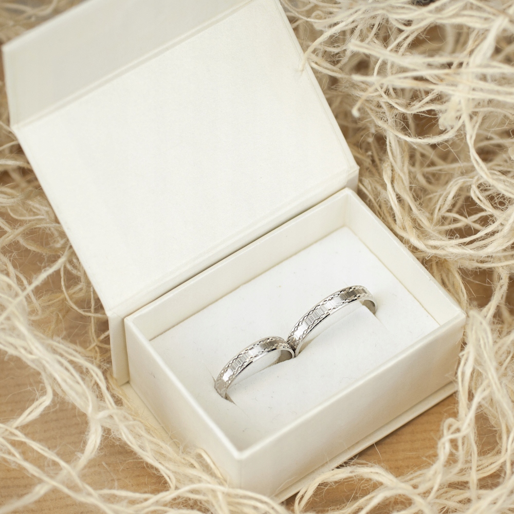 PÓŁOKRĄGŁA MATOWANA OBRĄCZKA Z BIAŁEGO ZŁOTA 585 Rozmiar/Średnica wew. (mm) na wymiar