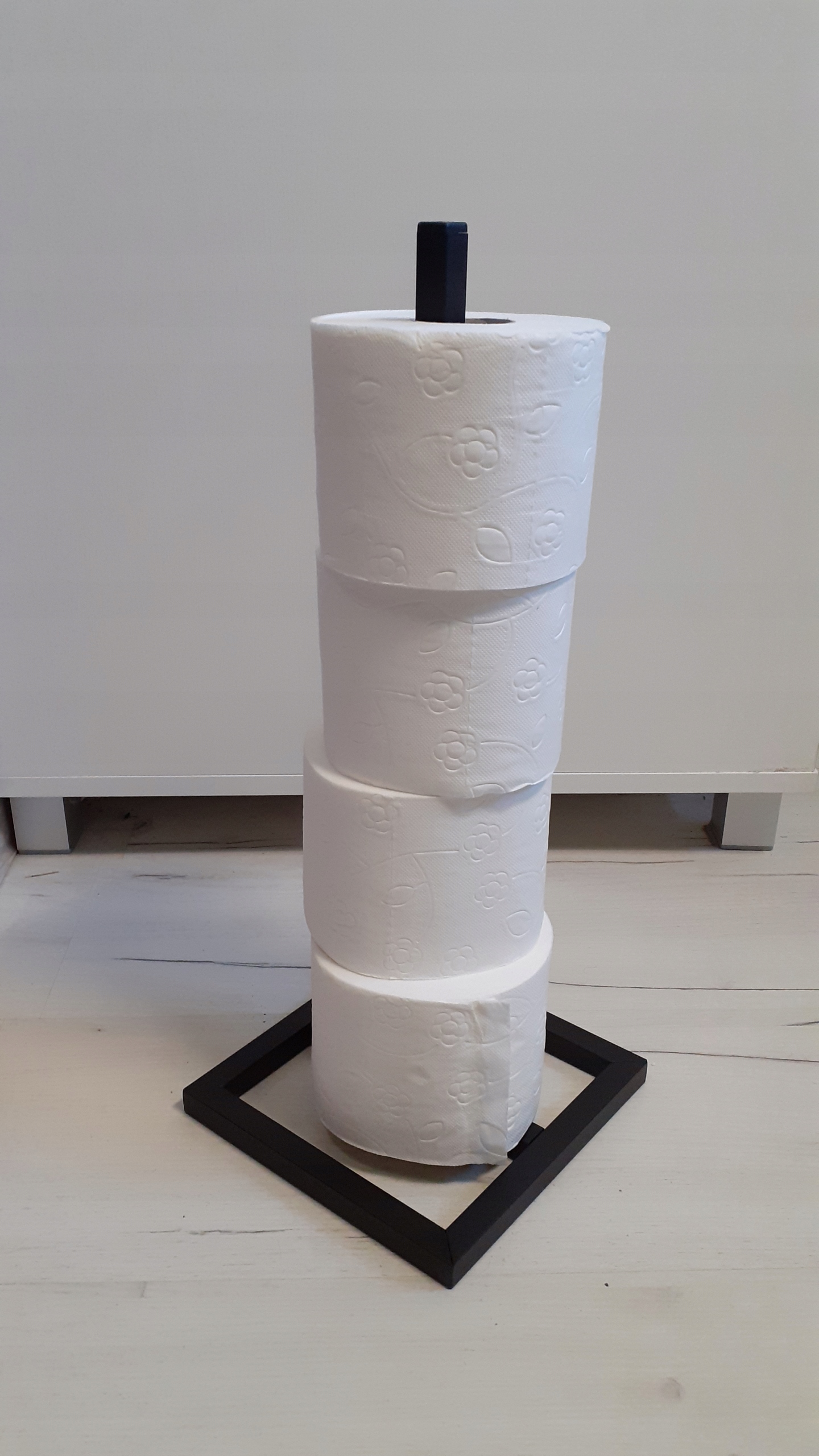 

Stojak na zapasowy papier toaletowy loft