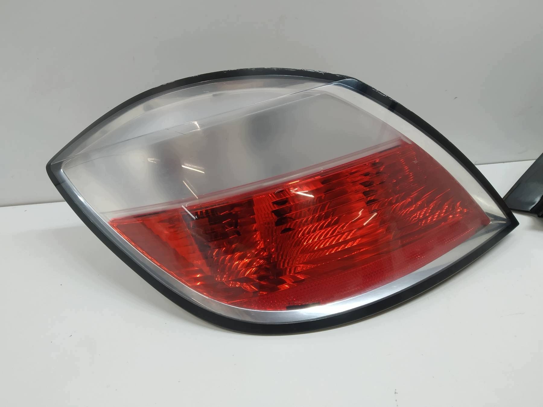 feu arrière KOMPLET 5D HB Opel Astra III (2004-2014 ) H