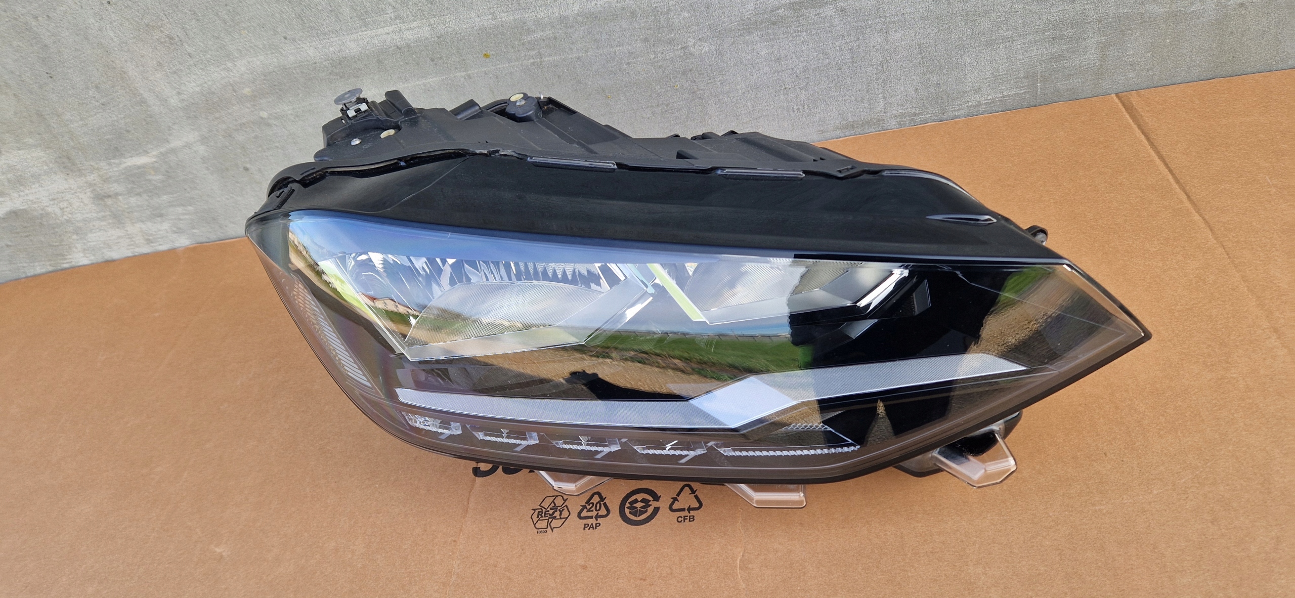 light LED VW GOLF SPORTSVAN 517941006D right perfect condition as new