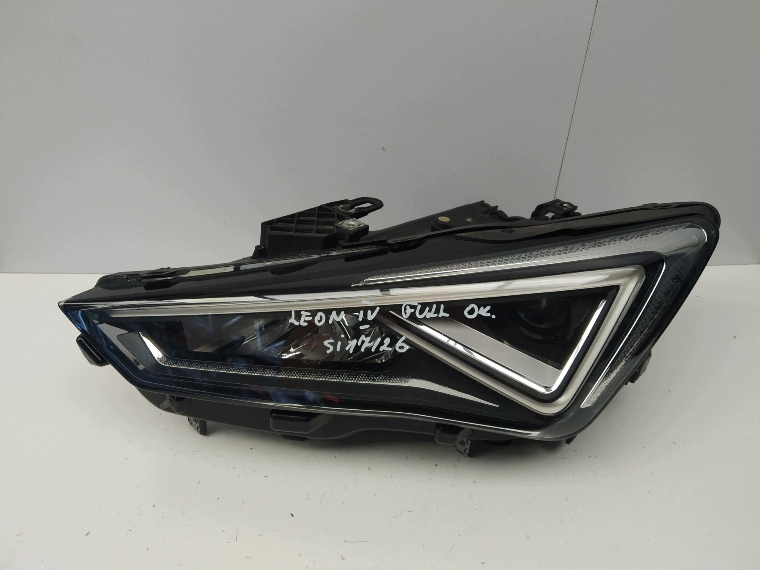 Seat Leon IV Formentor Cupra reflektor light front left FULL LED 5FG941007F