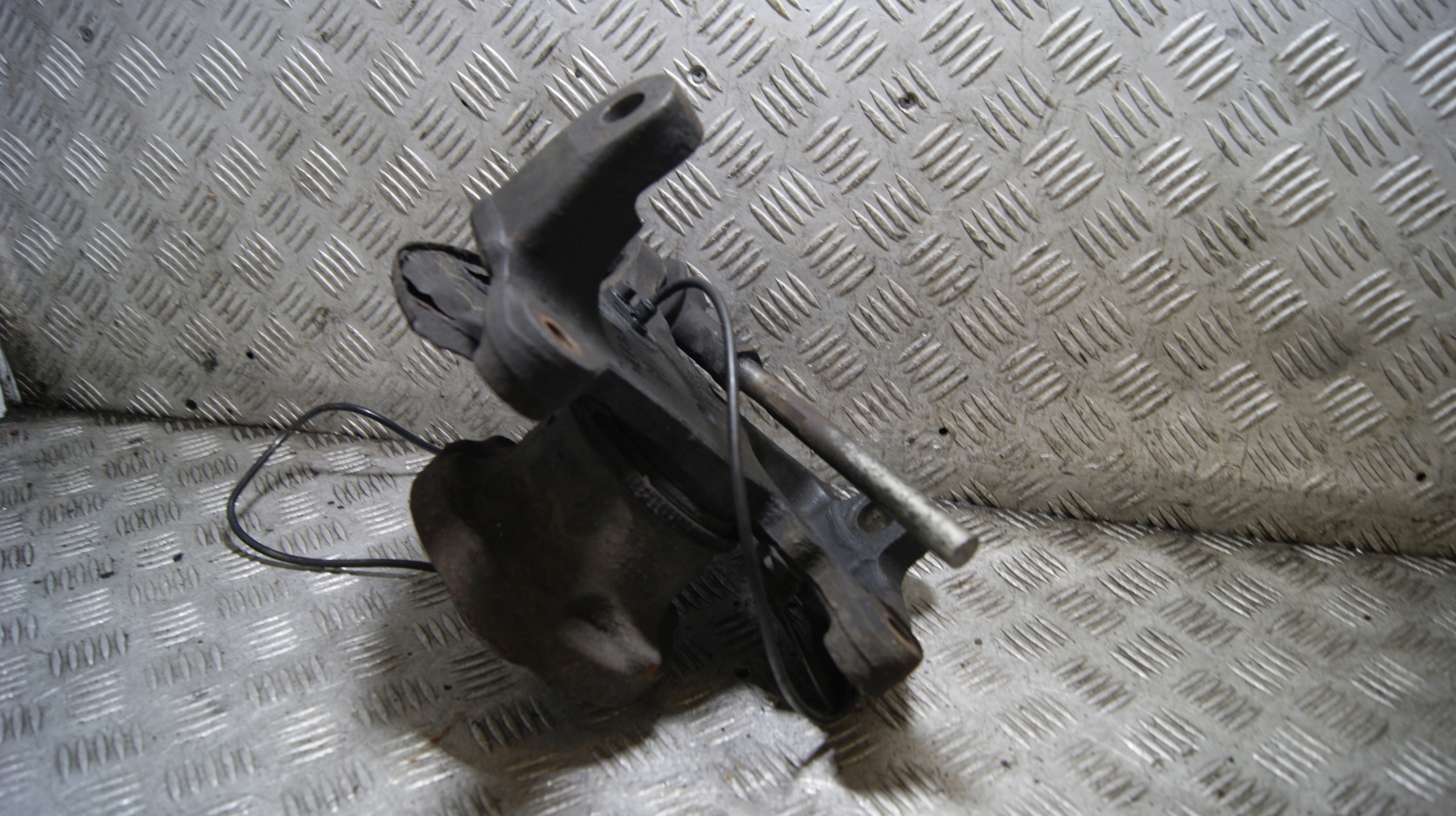 otoč čepu levý předek ABS IVECO DAILY 4 5802418095