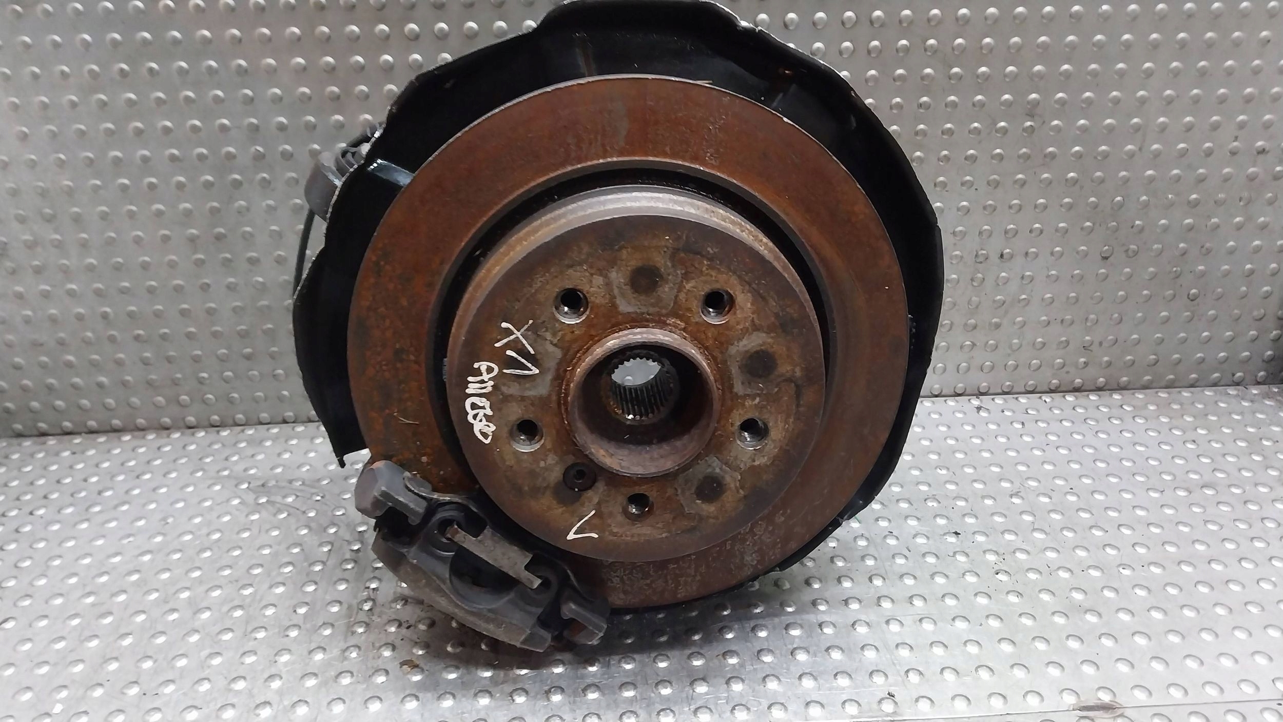 otoč čepu levý záď 6788049 BMW X1 E84