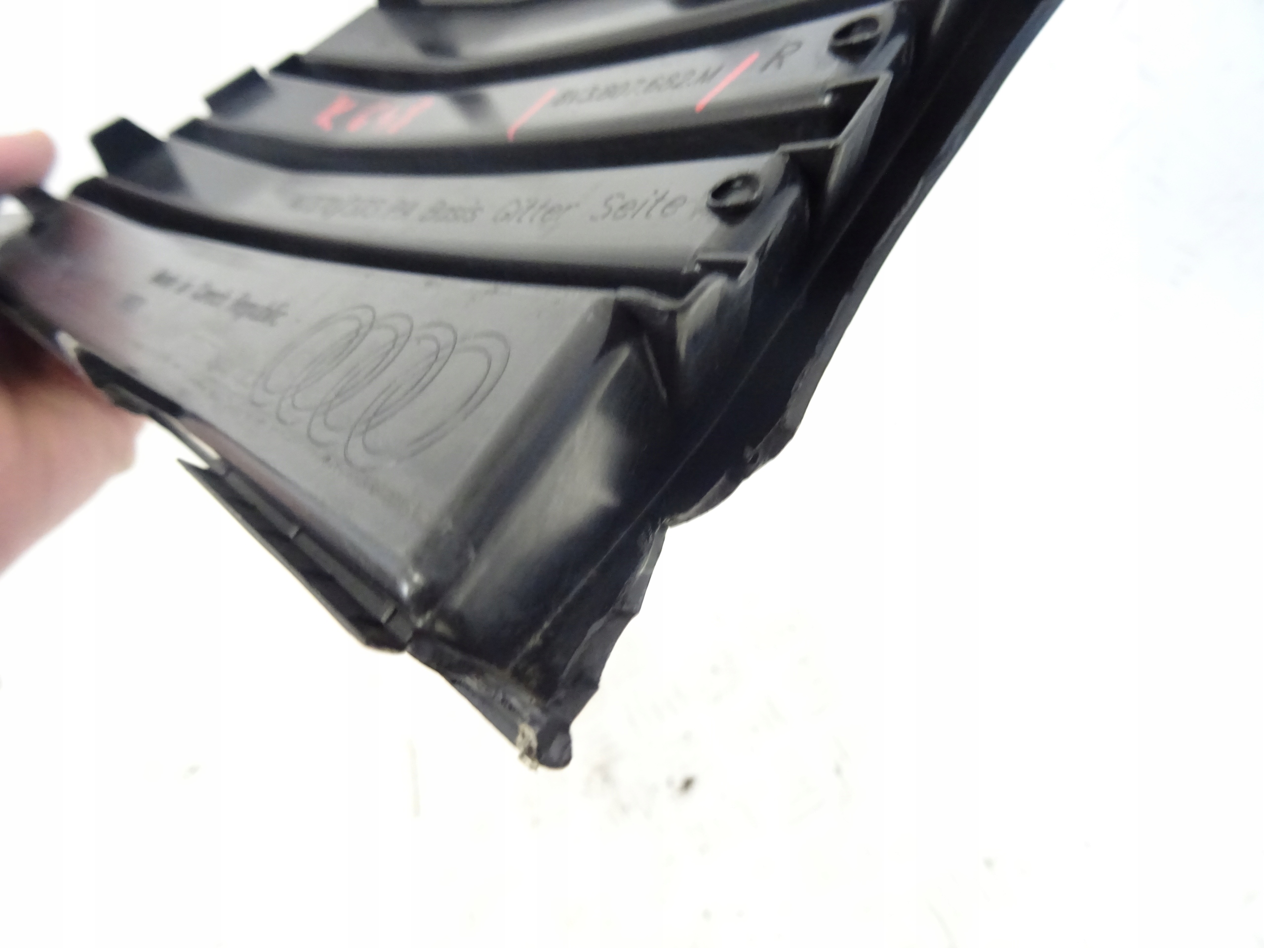 grid of a bumper front front right AUDI A3 8V LIFT 8V3807682M