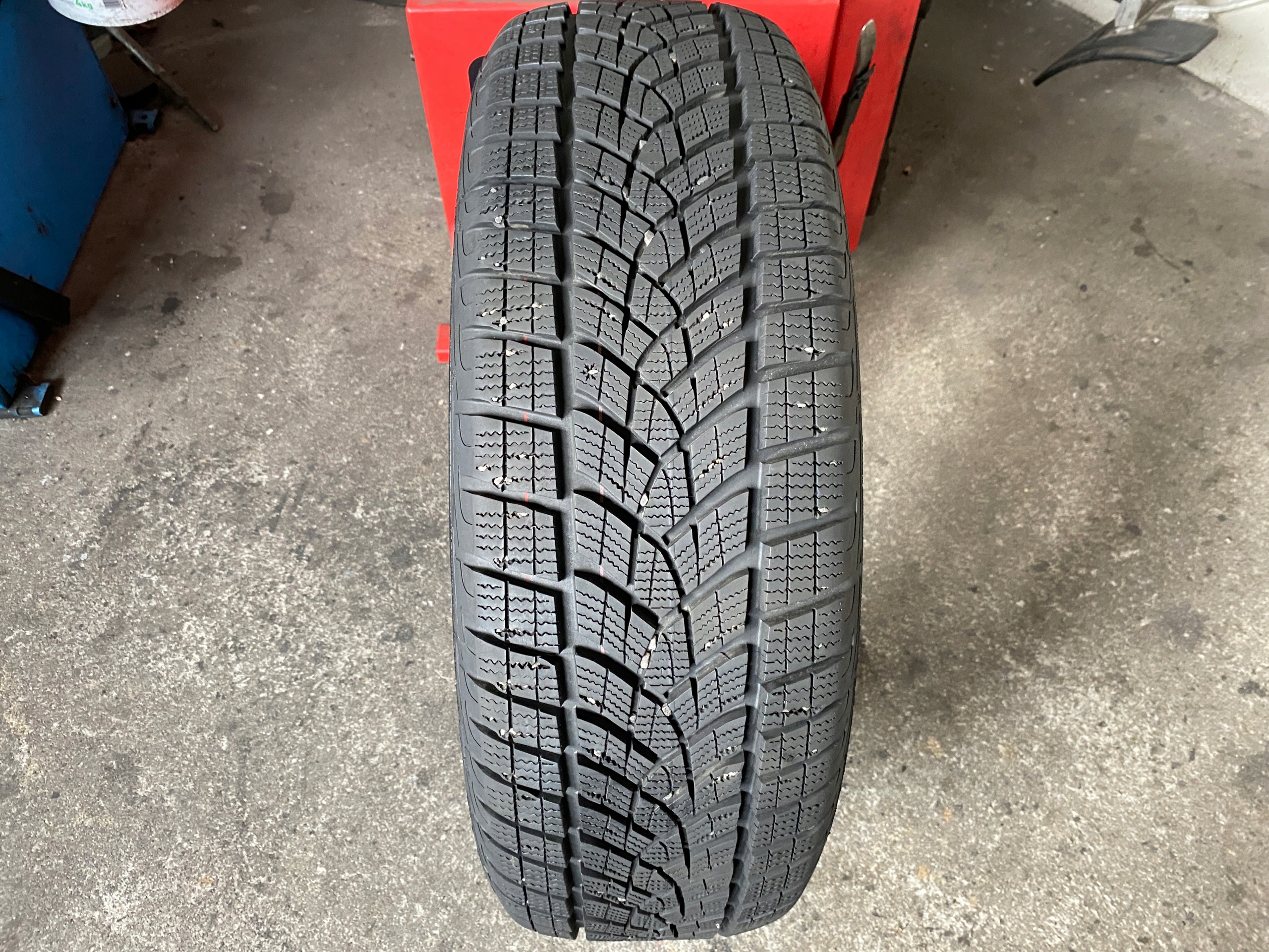 Caoutchouc 225/60R18 104H Goodyear UltraGrip Performance + Comme Neuf 8,5mm