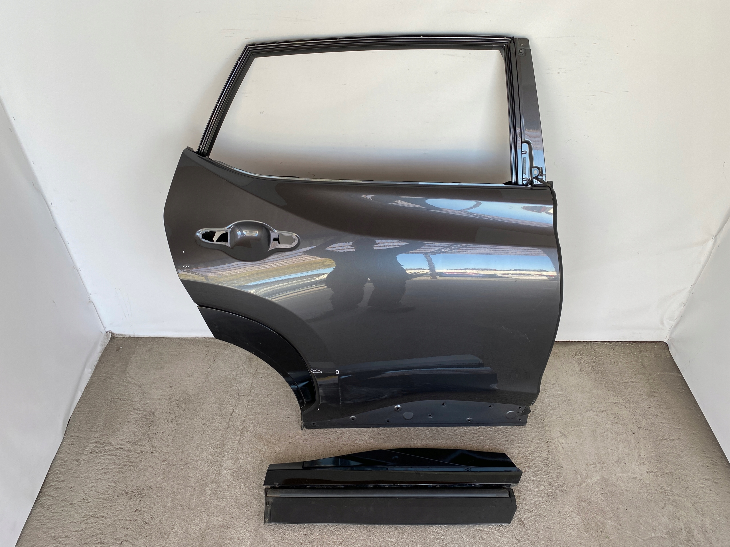 LEXUS RZ 2022r- DRZWI TYŁ PRAWE TYLNE POZNAŃ (==GIEŁDA==)