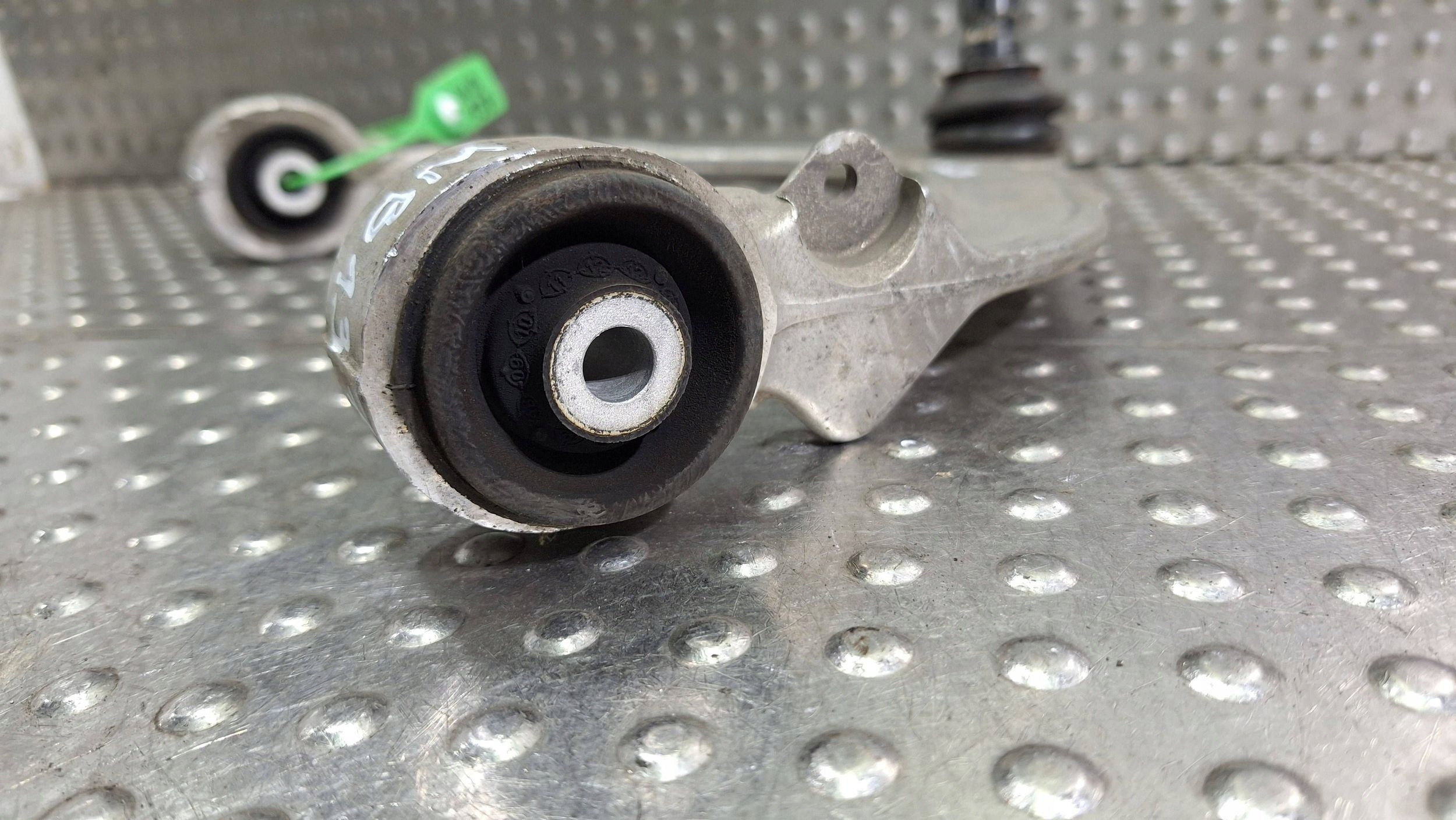 arm right front upper 6776418 BMW X5 E70 X6 E71 F15 F16