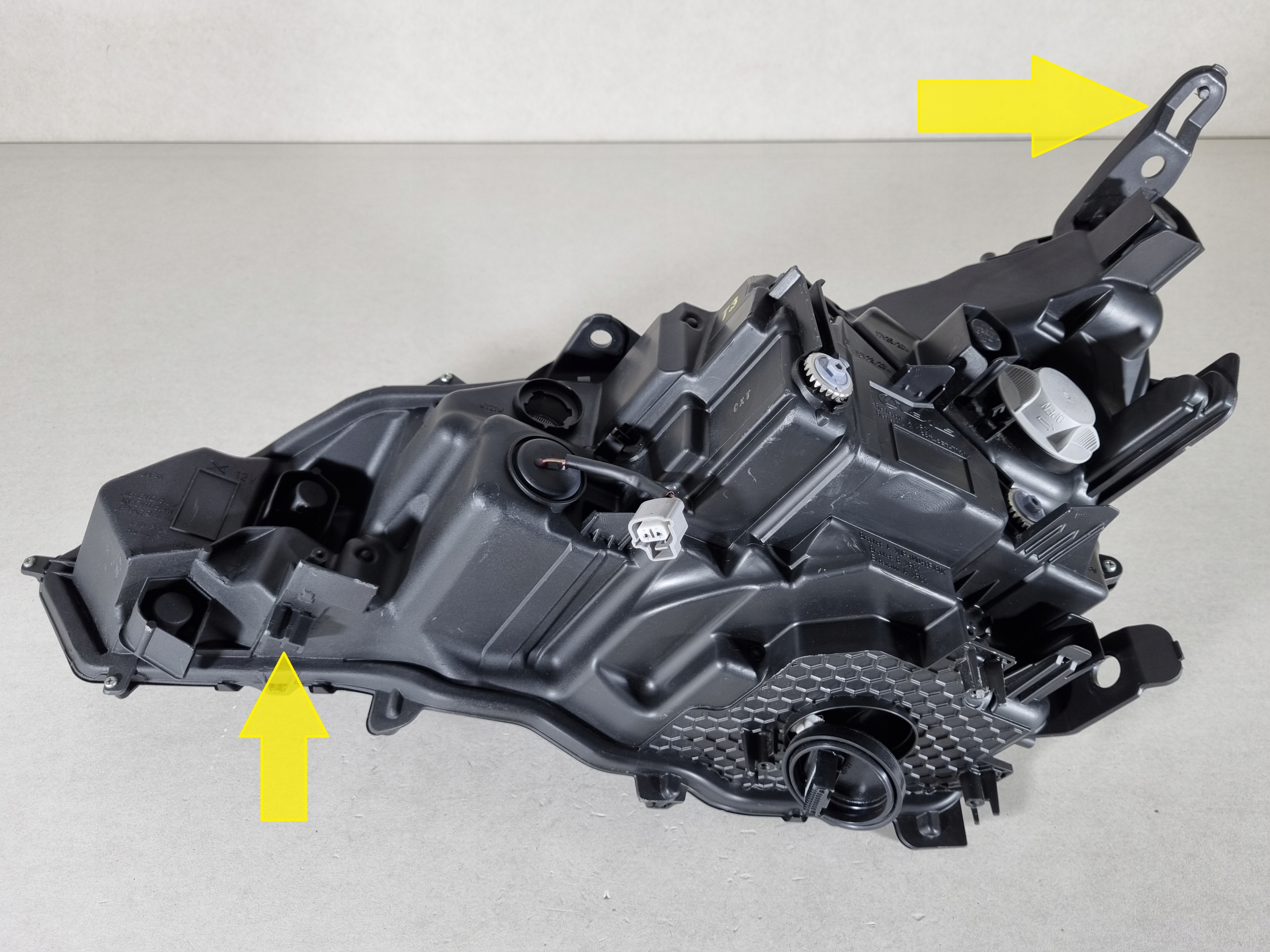 LEXUS UX LIFT FULL LED LAMPA PRAWA PRZÓD PRZEDNIA Rodzaj świateł mijania LED