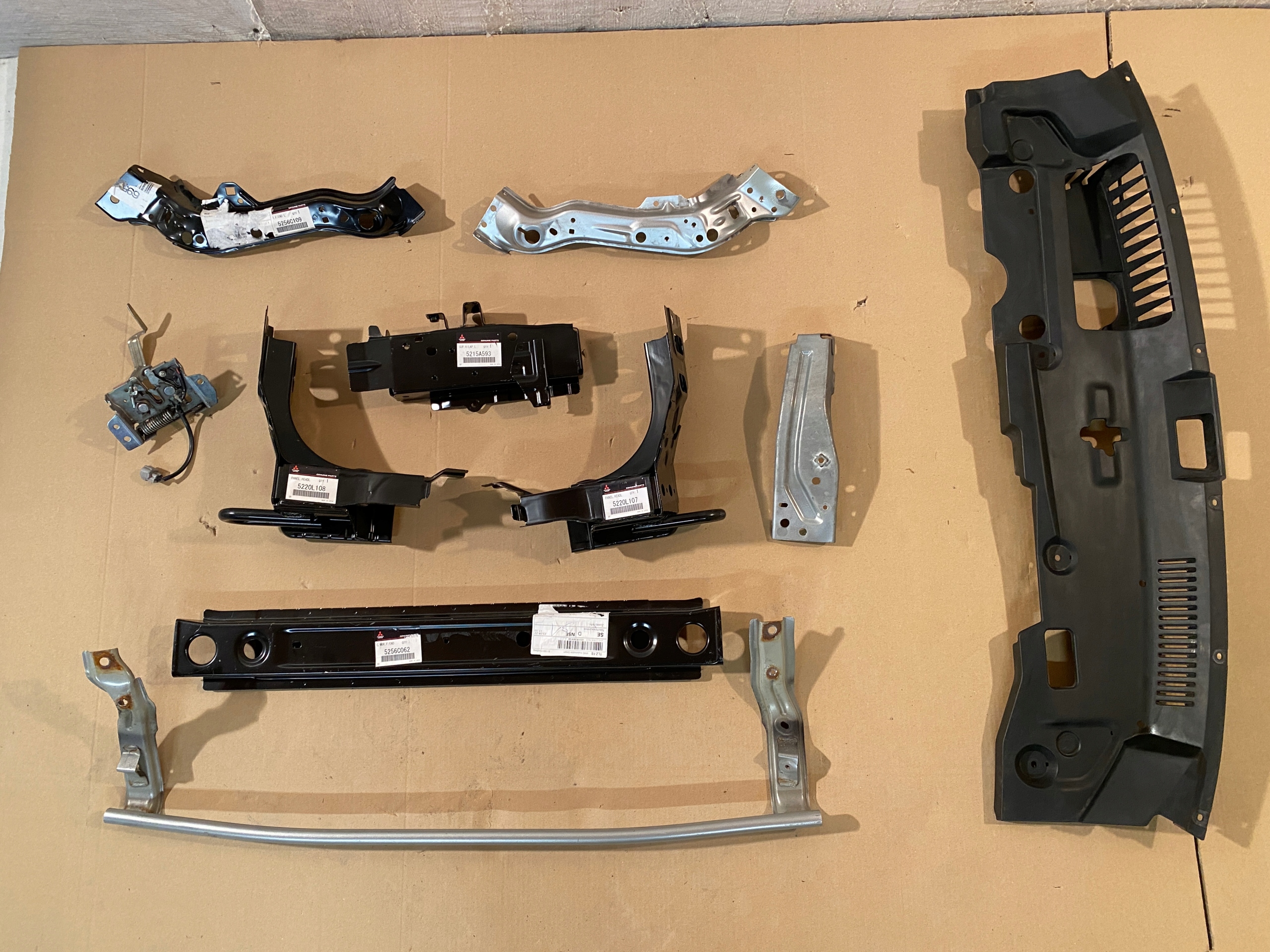 MITSUBISHI ECLIPSE CROSS ЗАМОК КАПОТА