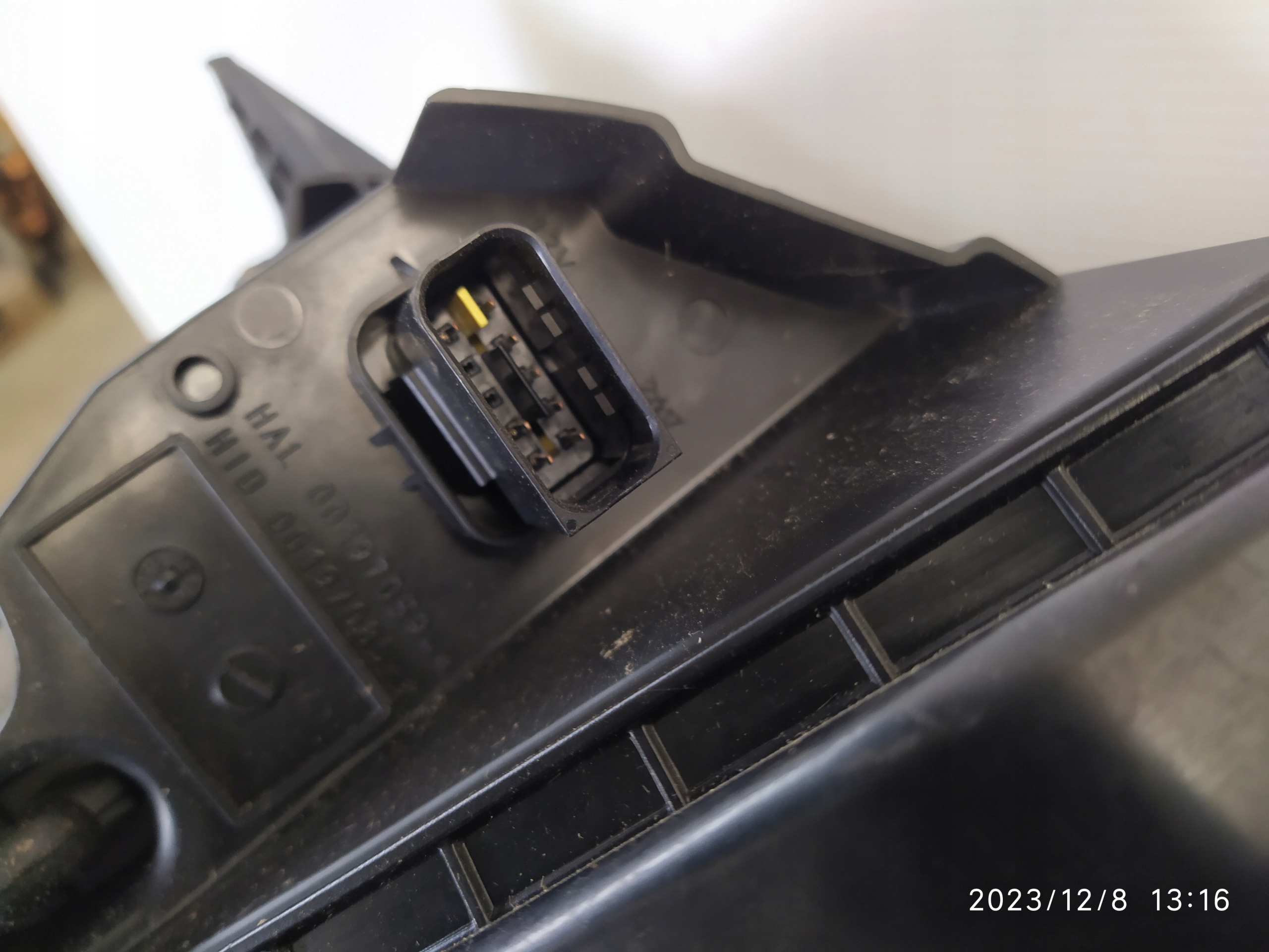 Фара правая ксенон opel Vivaro III ZAFIRA 9832836480