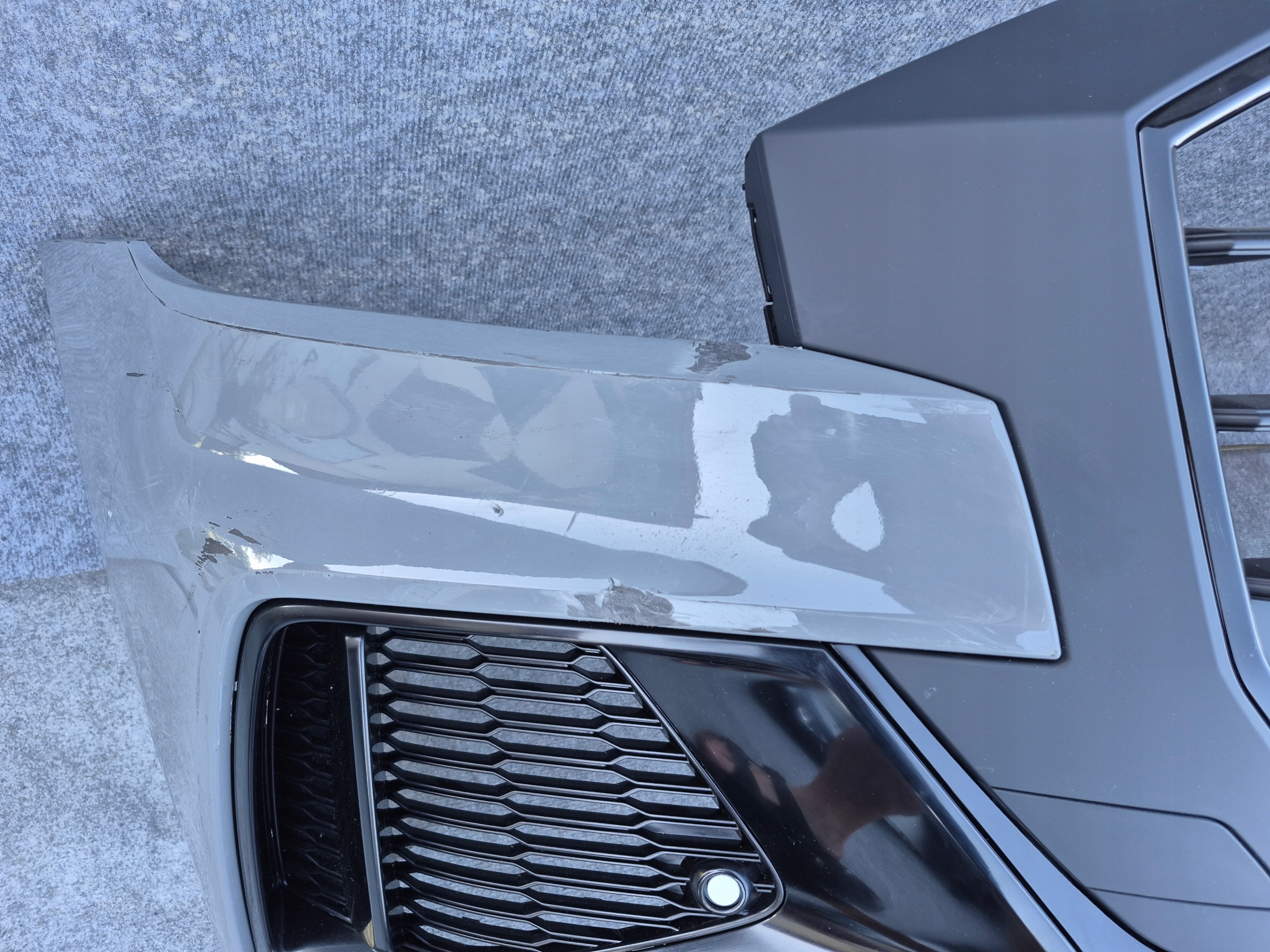 AUDI Q8 S-LINE ZDERZAK PRZÓD 4M8 6x PDC INSTALACJA Otwory na czujniki parkowania