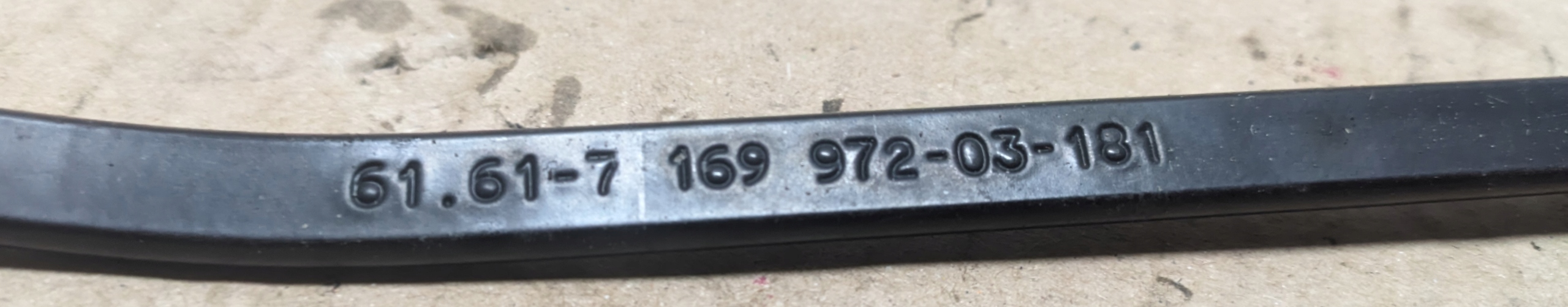 BMW E87 2.0D 11R wiper arms 7169972 7169971 KOMPLET