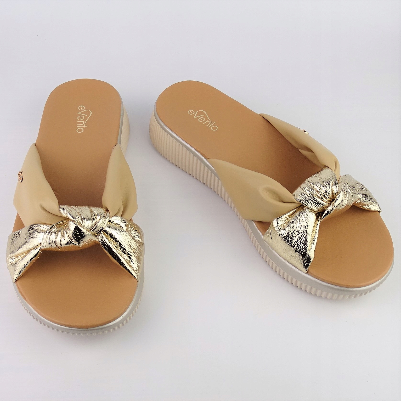 KLAPKI DAMSKIE LEKKIE BEŻOWE NISKA KOTURNA NA SZERSZĄ STOPĘ roz 41 Wzór dominujący bez wzoru