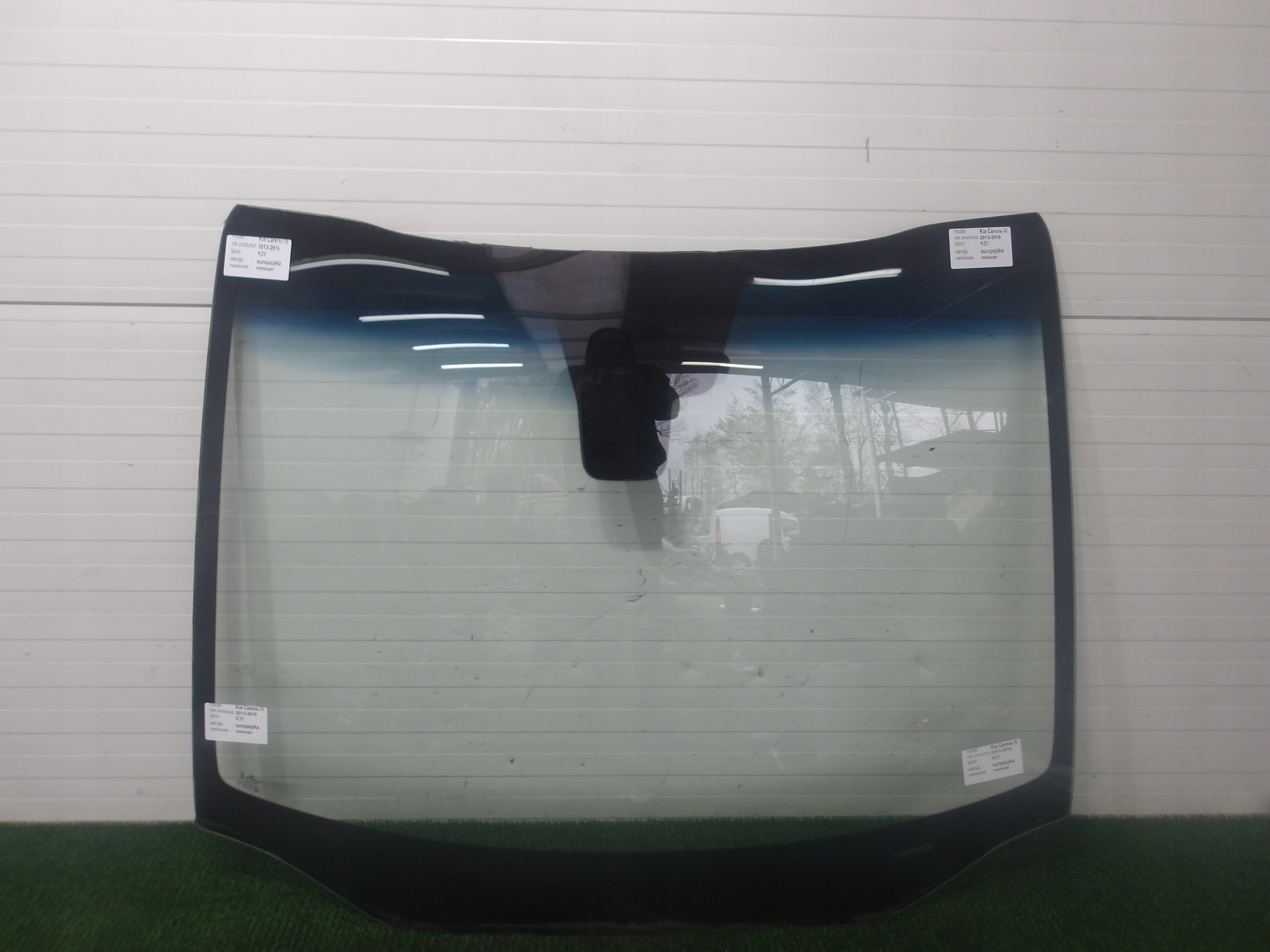 KIA CARENS IV 13-19 SZYBA PRZEDNIA CZOŁOWA PRZÓD SENSOR ORYGINAŁ OE