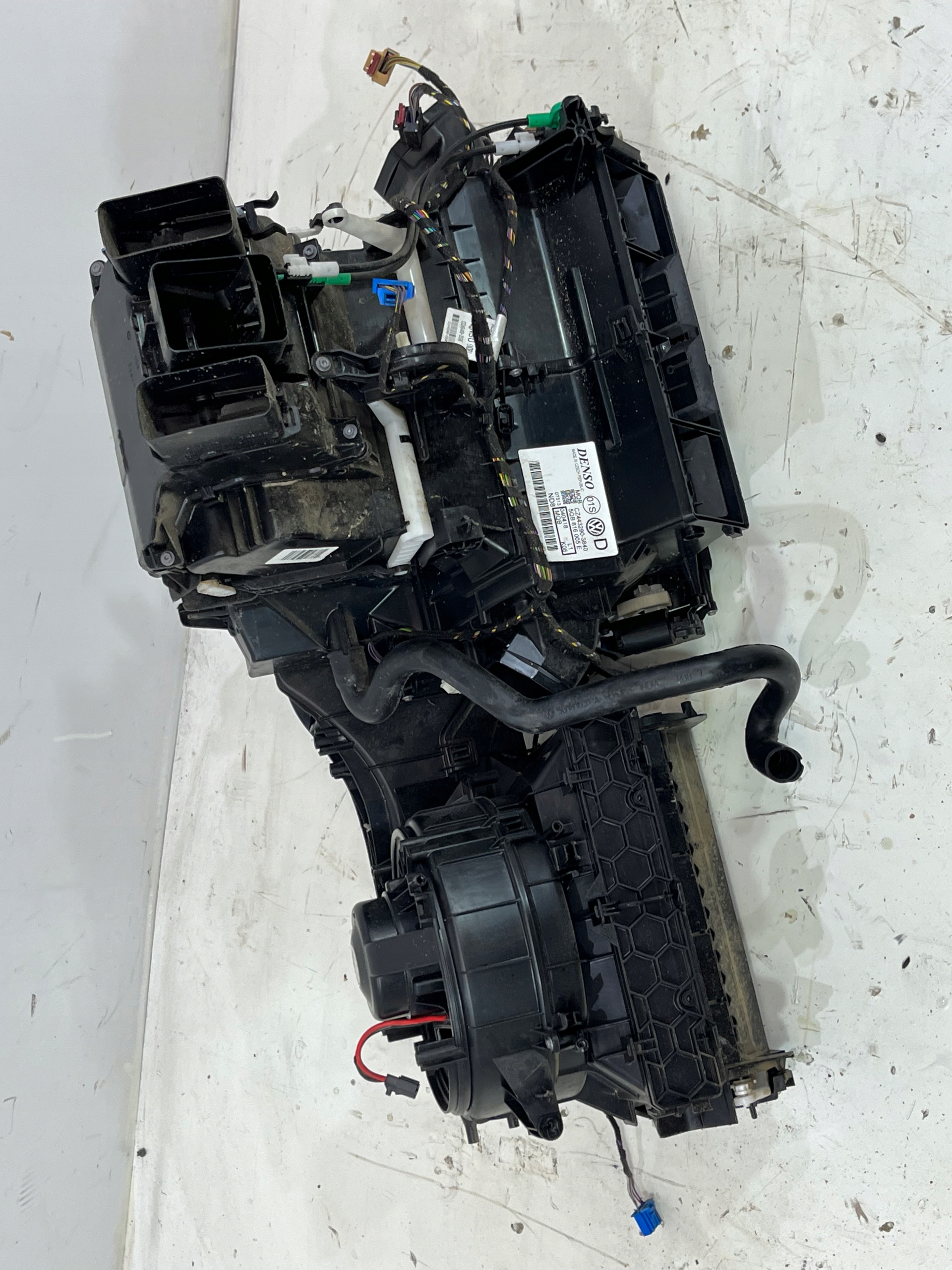 радиатор отопителя vw PASSAT B8 5QB816005E