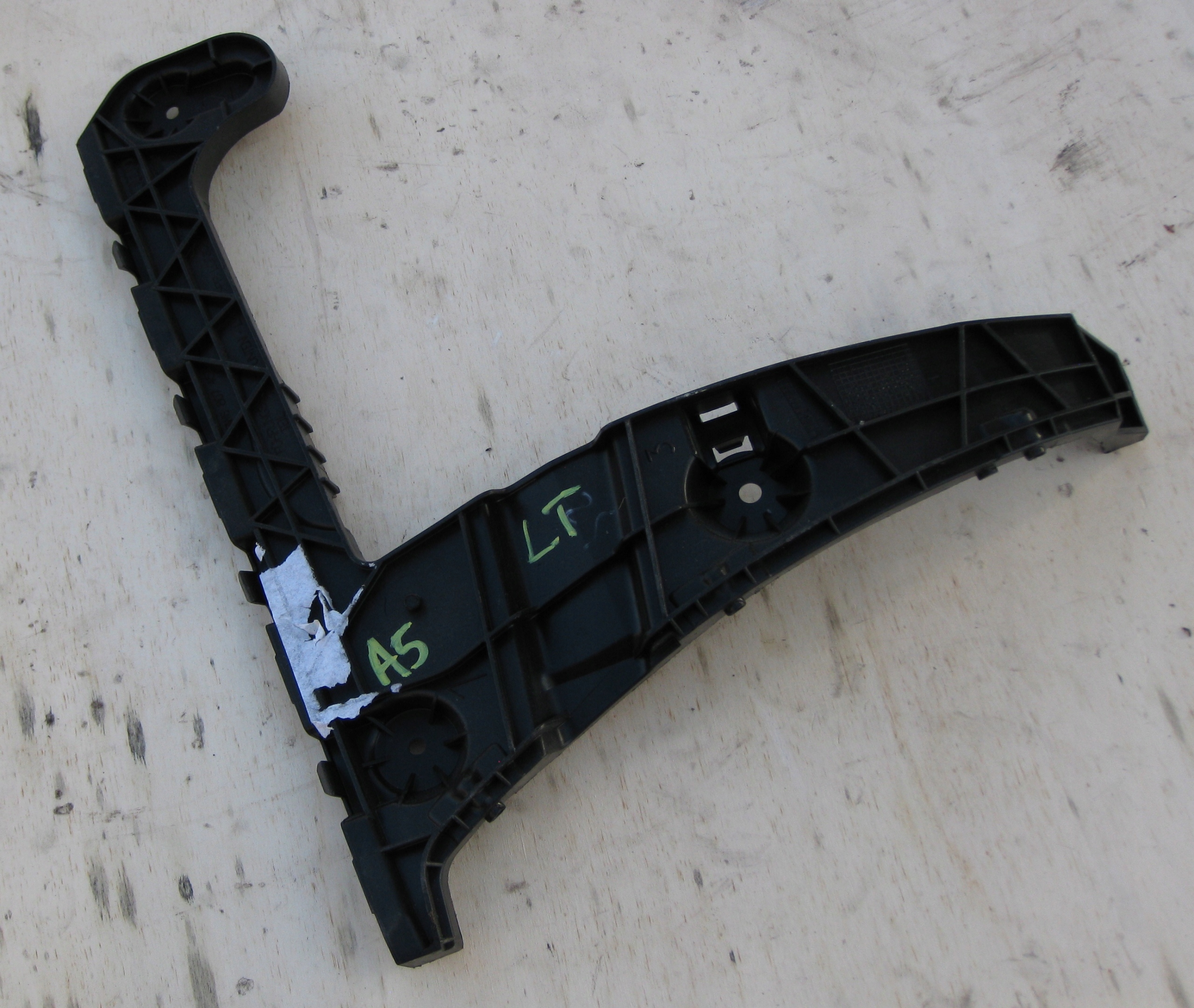 AUDI A5 8W Supporto posteriore Paraurti sinistra 8W6807453