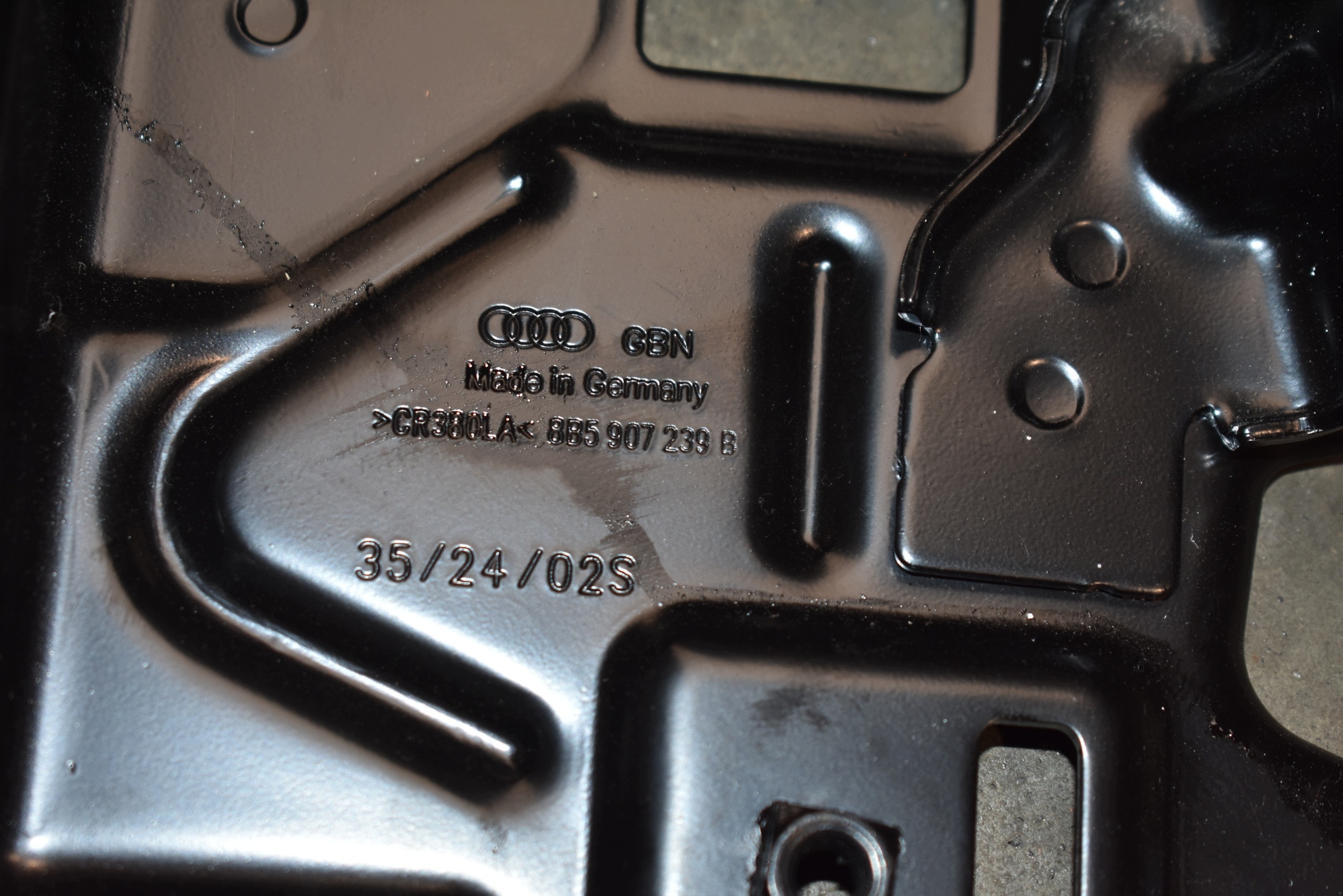 IDEALNE pillar holder AUDI A5 B10 1