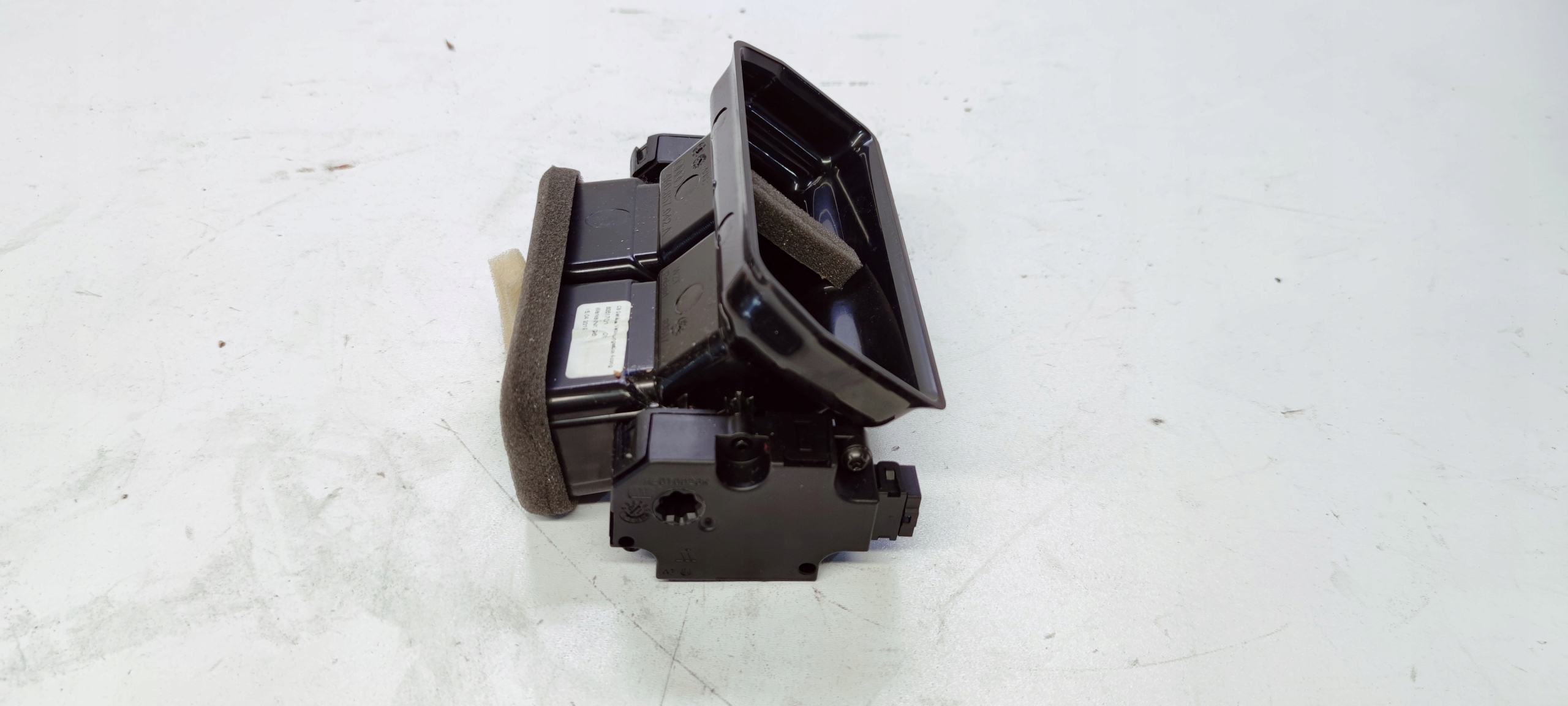 WOLT KANAL luft heck AUDI A6 C8 4K0857042A