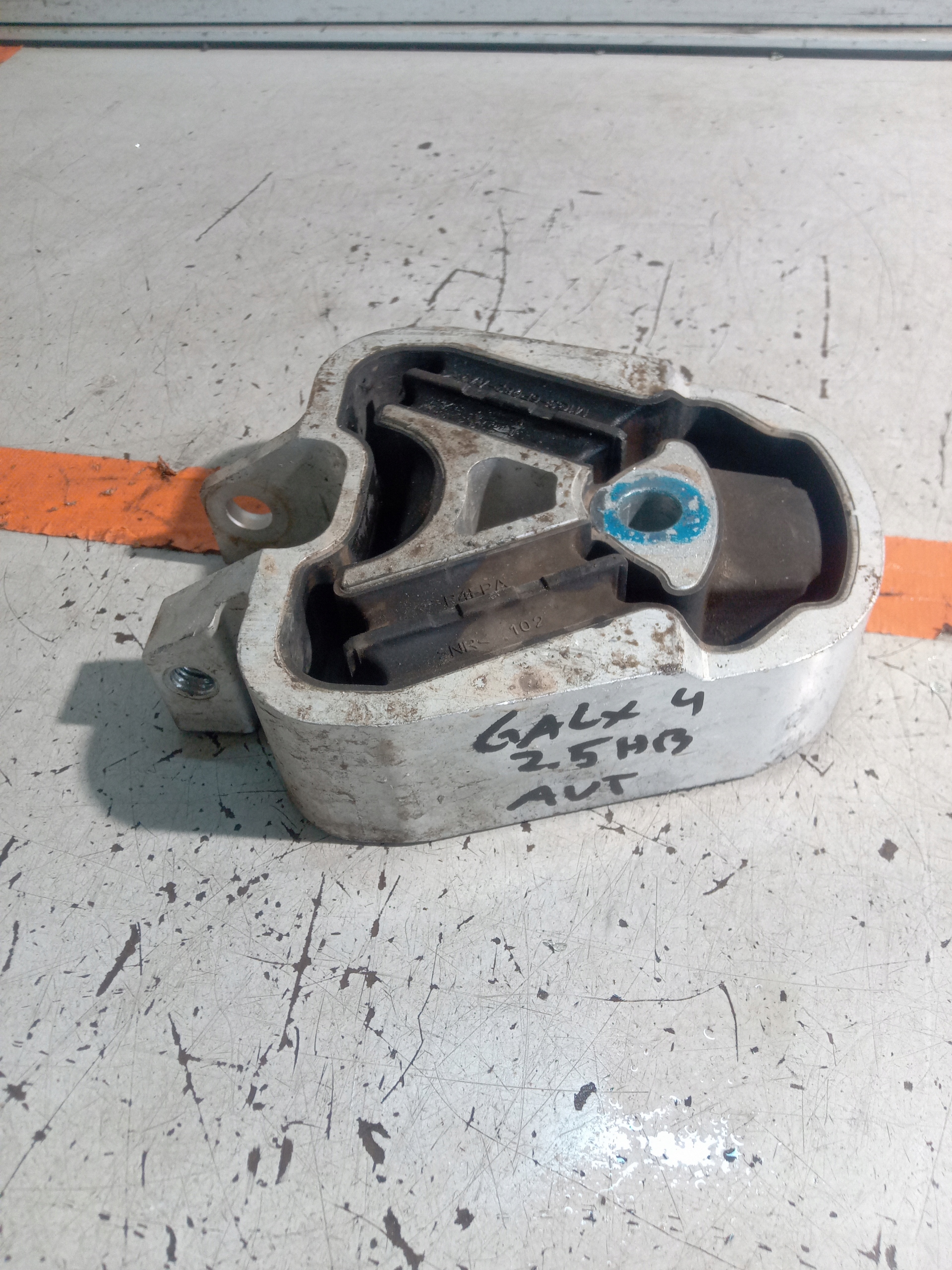 M1G3-6P082-AA - FORD GALAXY MK4 ЛАПА ПОДУШКА КОРОБКИ 2.5