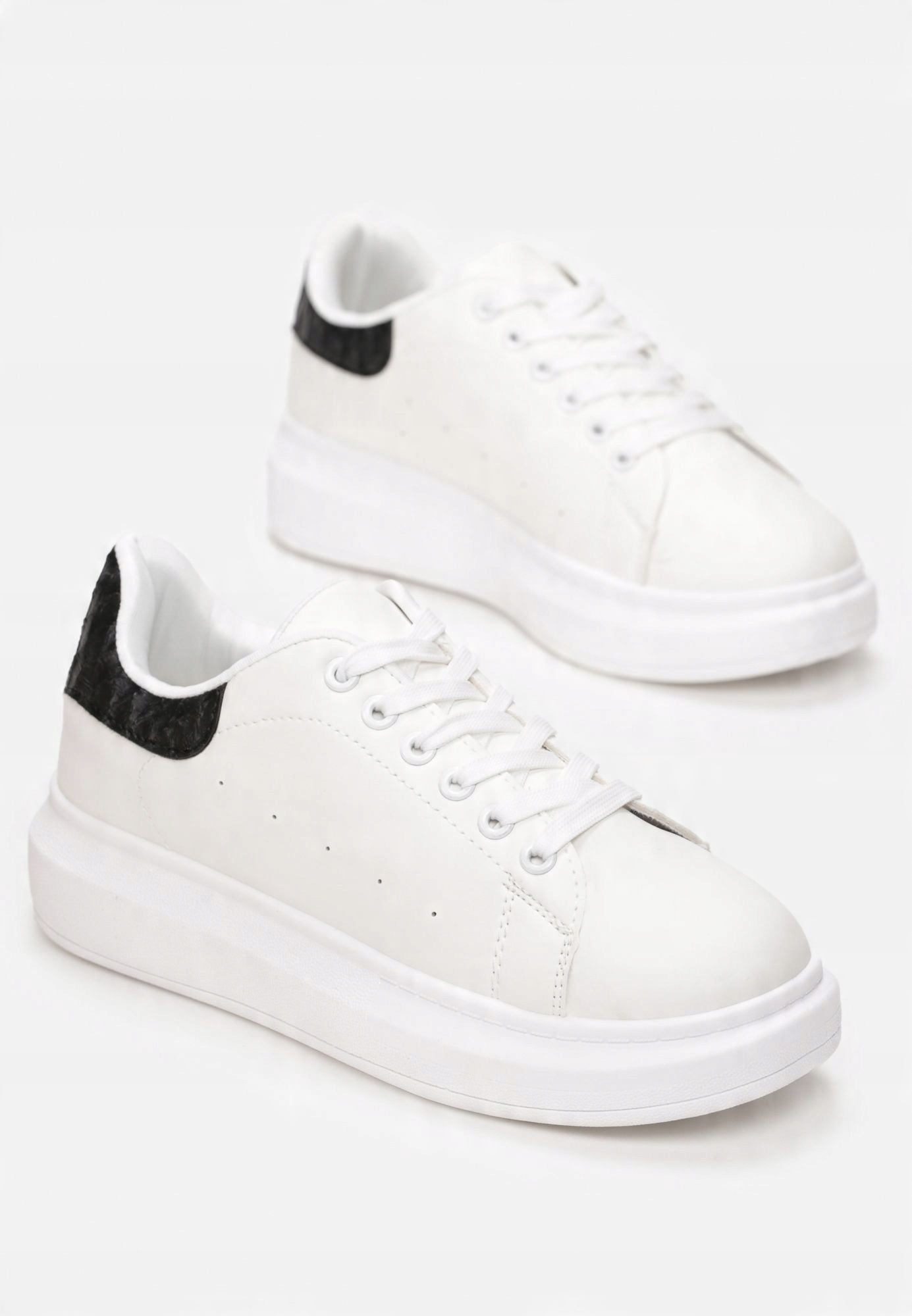 

Biało-Czarne Sneakersy 37