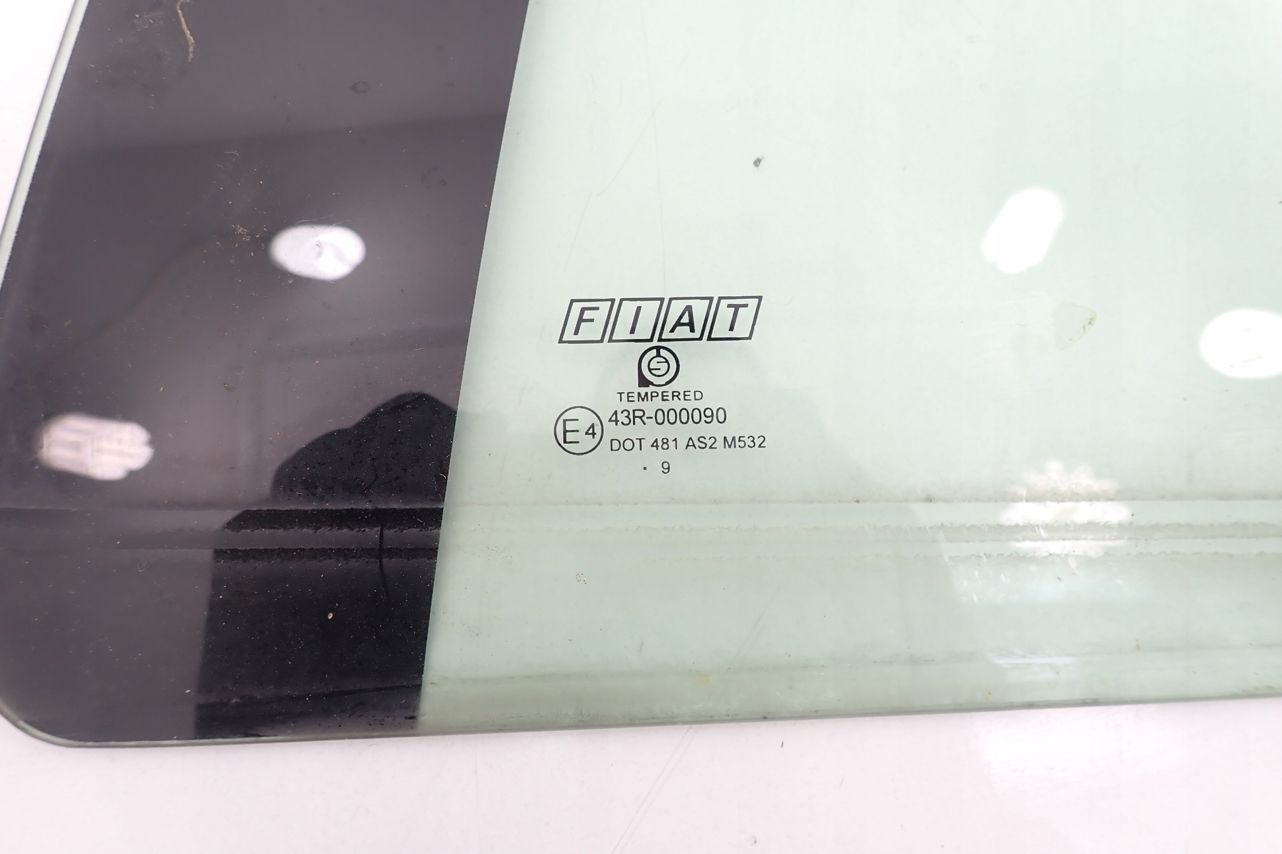 FIAT BRAVO II 07-14 SZYBA DRZWI PRAWY TYL 08R Producent części Fiat OE