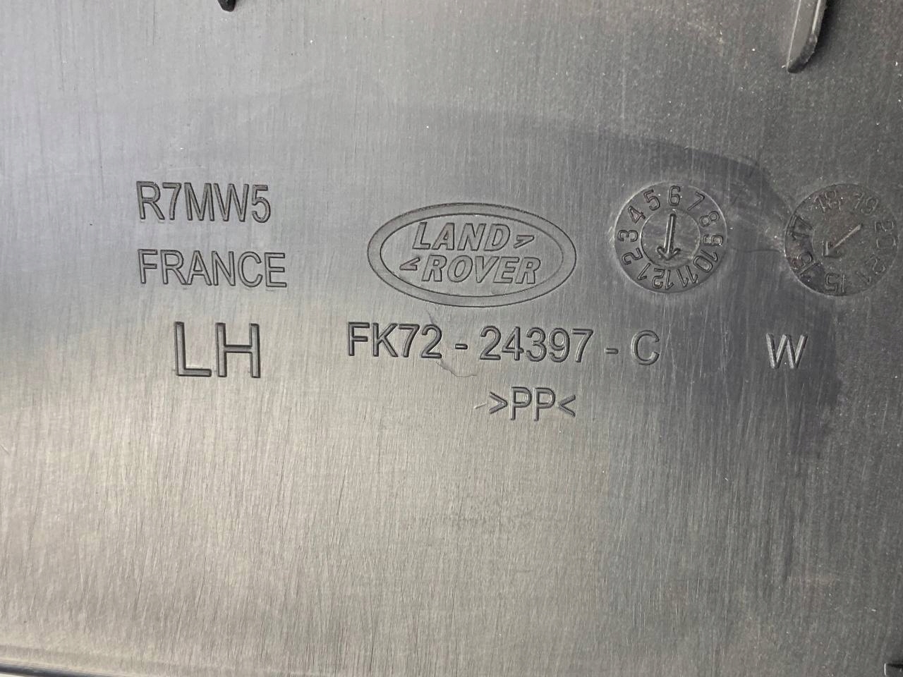 OSŁONA POSZYCIE SŁUPKA LEWE DISCOVERY SPORT L550 Producent części Land Rover OE