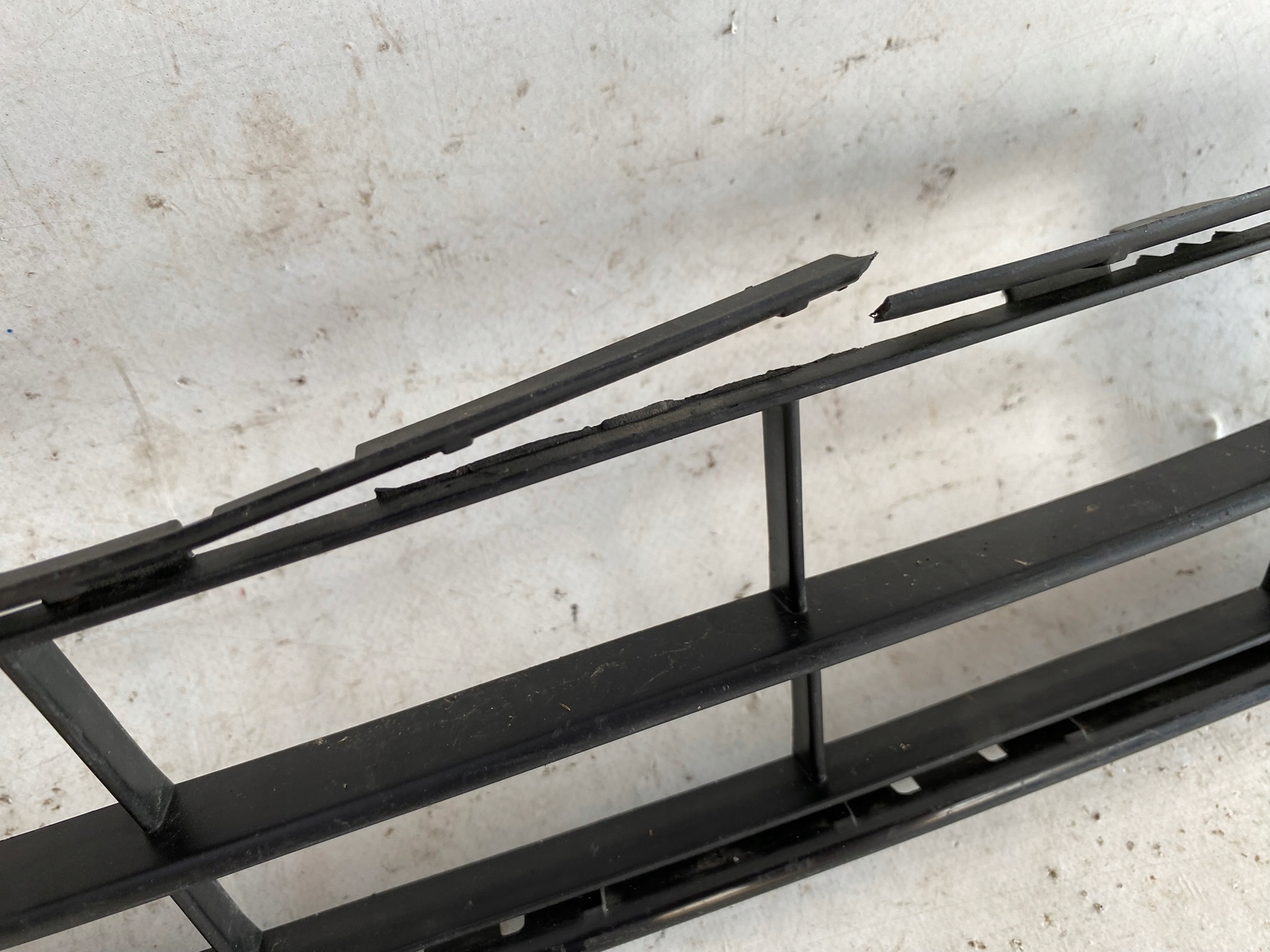 SUBARU XV 17- grid central of a bumper front 57731FL110