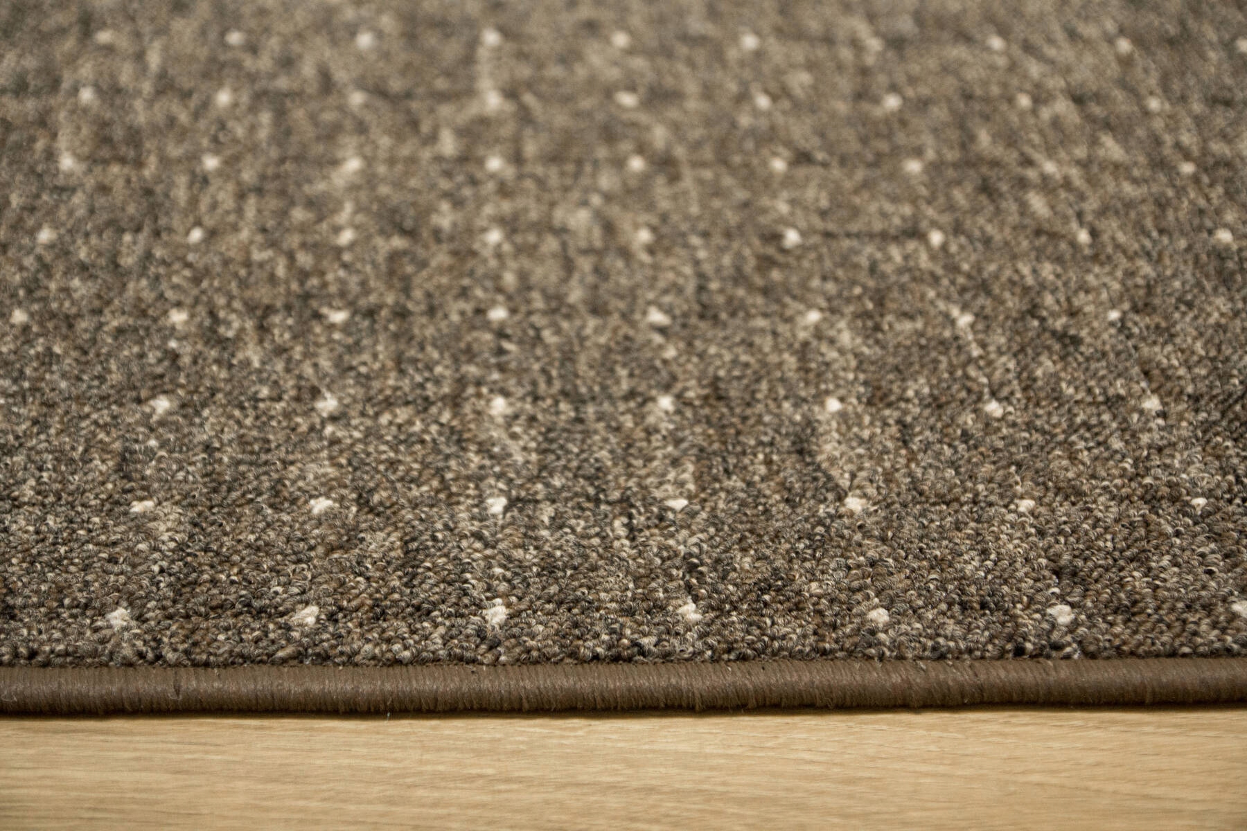 DYWAN PĘTELKOWY NA FILCU DO SALONU BRĄZOWY BEŻ W KRATKĘ ZEMBLA 200x200 cm Materiał wykonania polipropylen