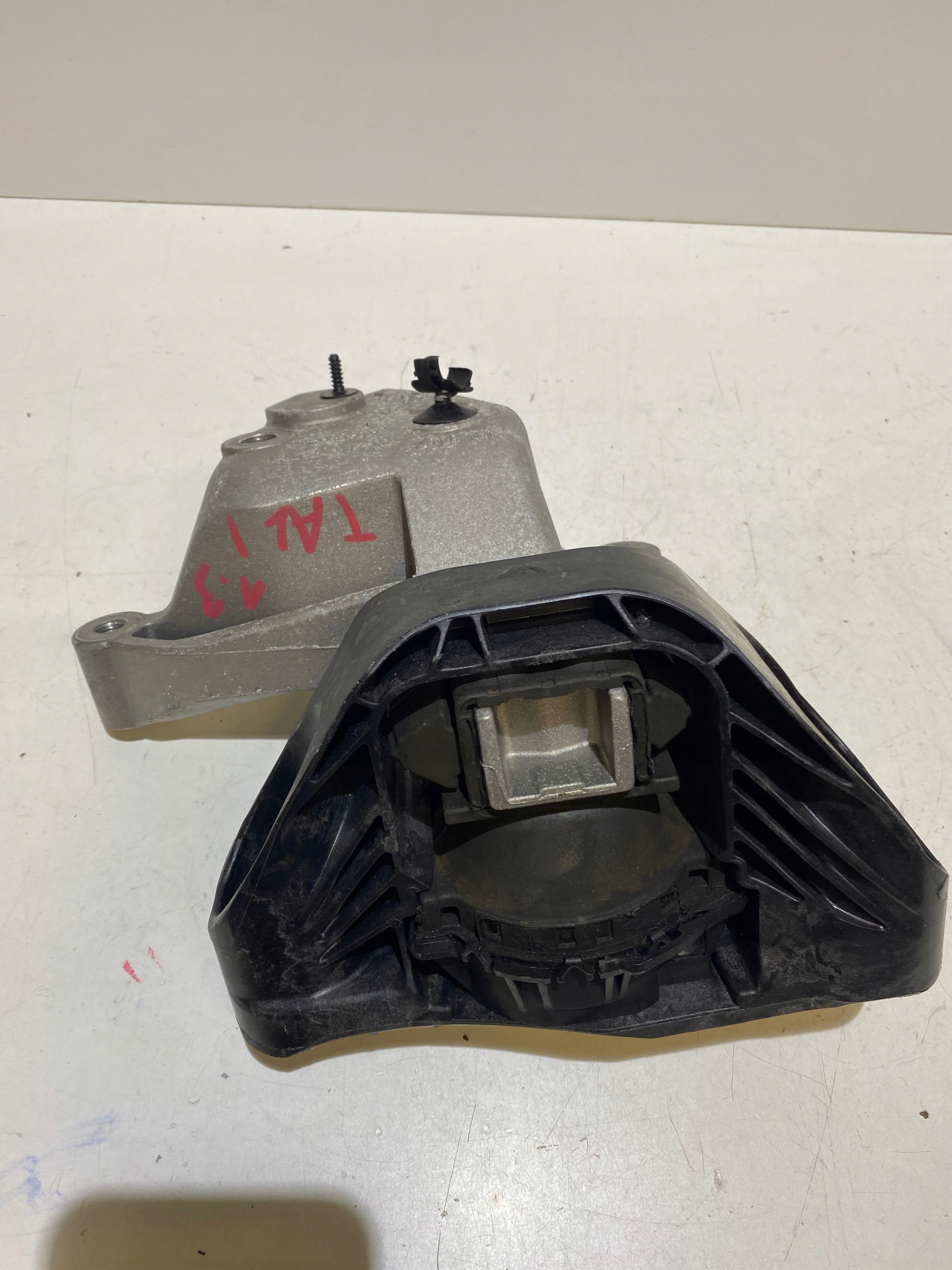 RENAULT TALISMAN 1.3 TCE ENGINE MOUNT HOLDER