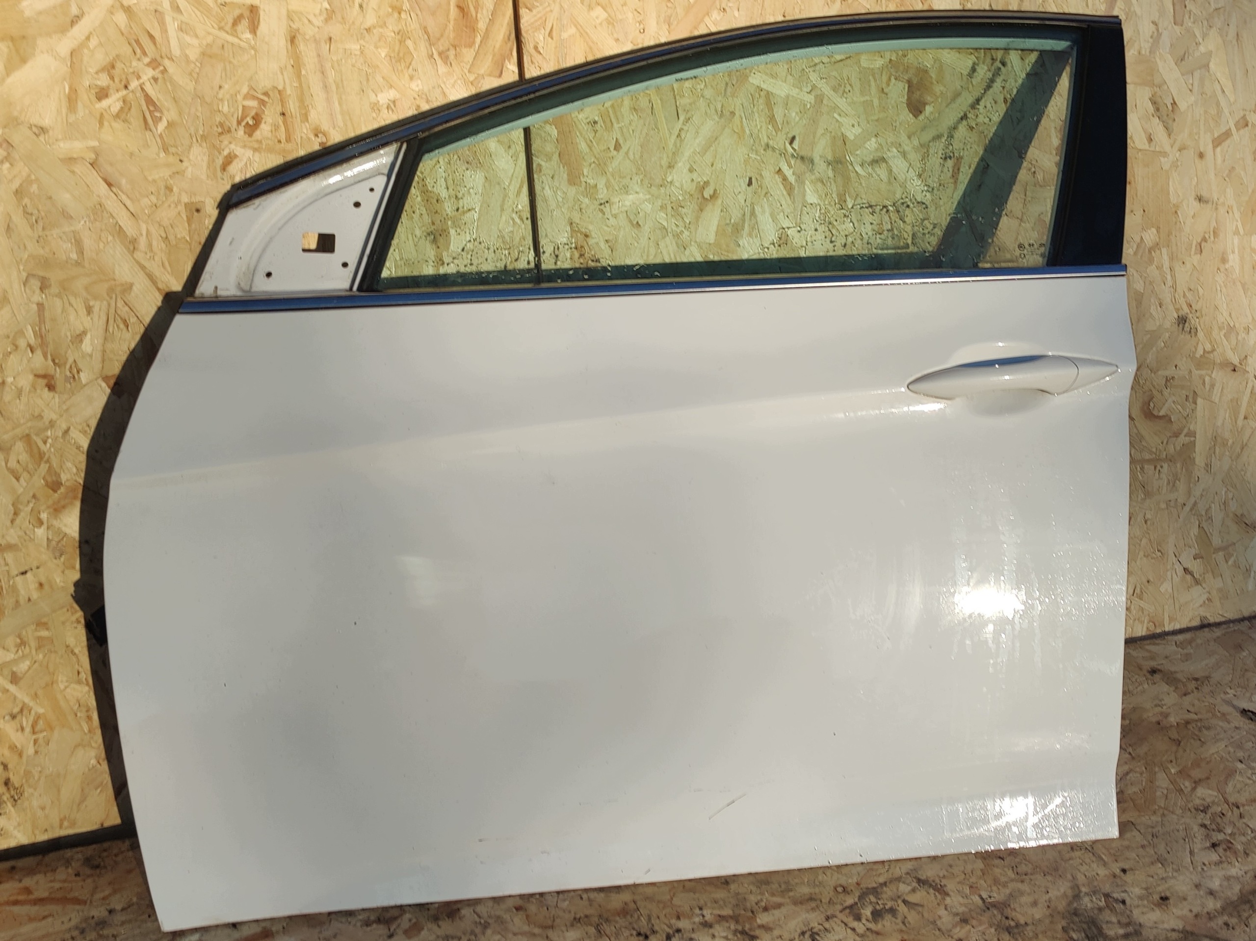 HYUNDAI I40 door front front left BIALE